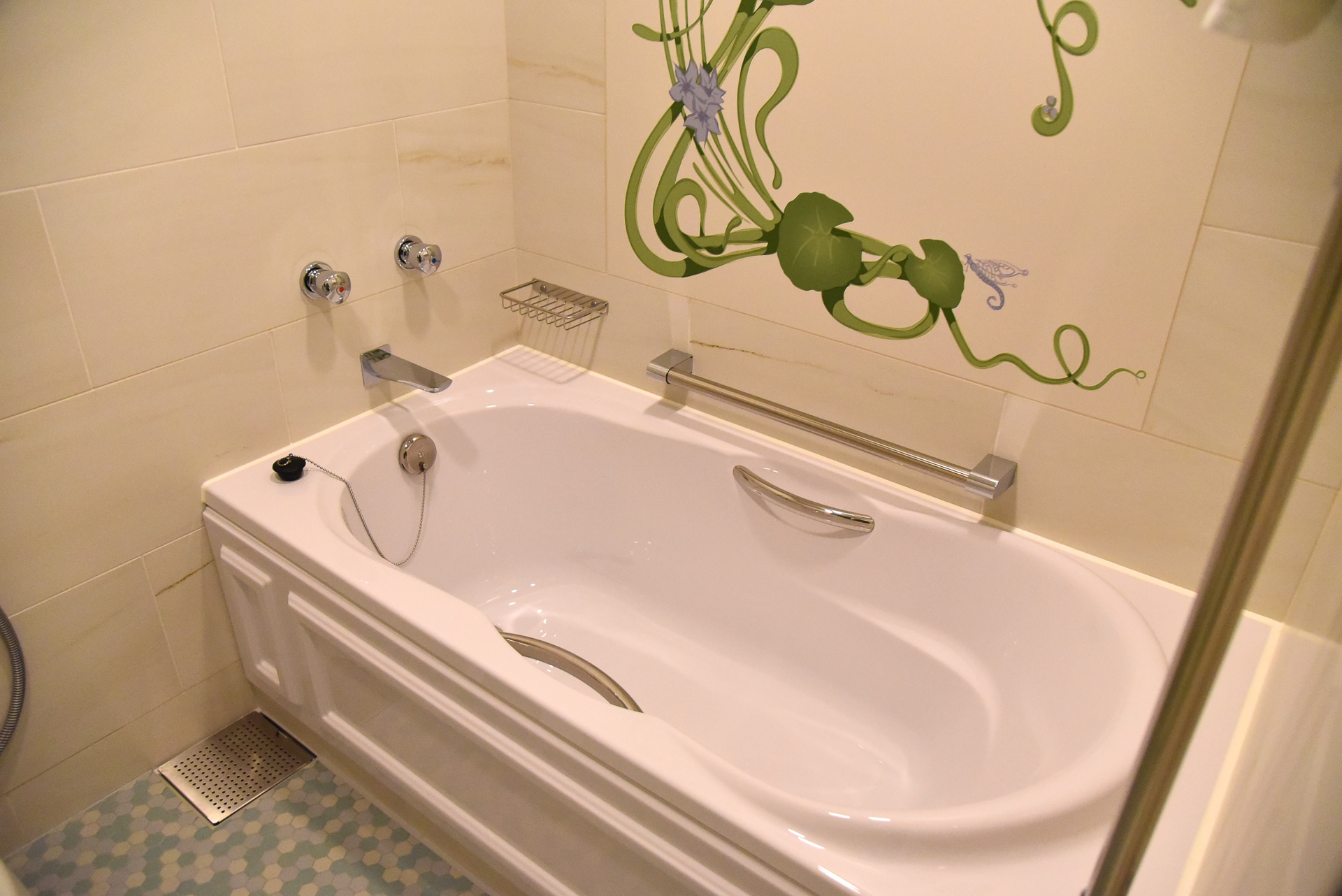 バスルームは洗い場と湯船が別