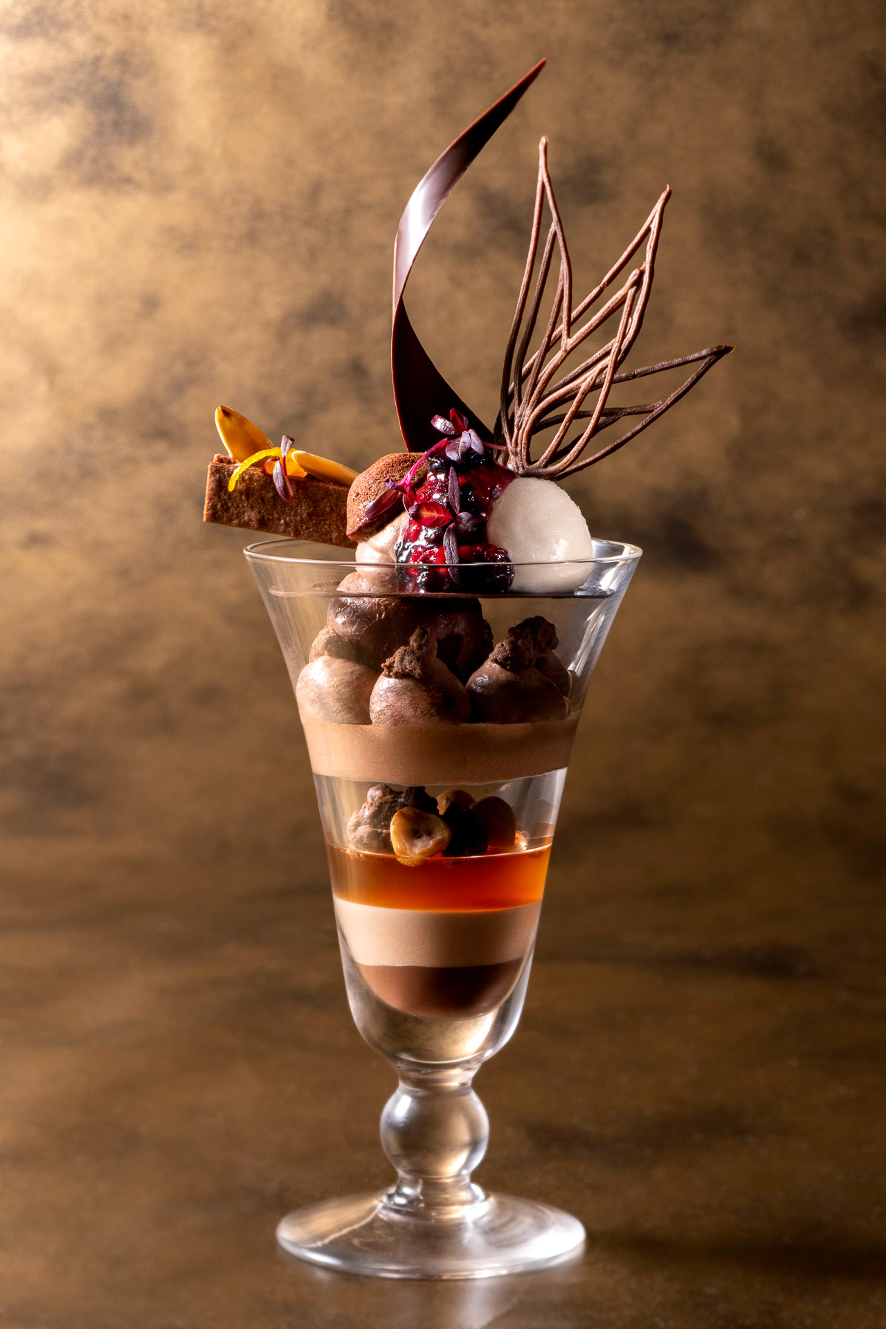 「グランパラディ・ラウンジ」で提供される「パフェ・オ・ショコラ」（3500円）（提供：オリエンタルランド）