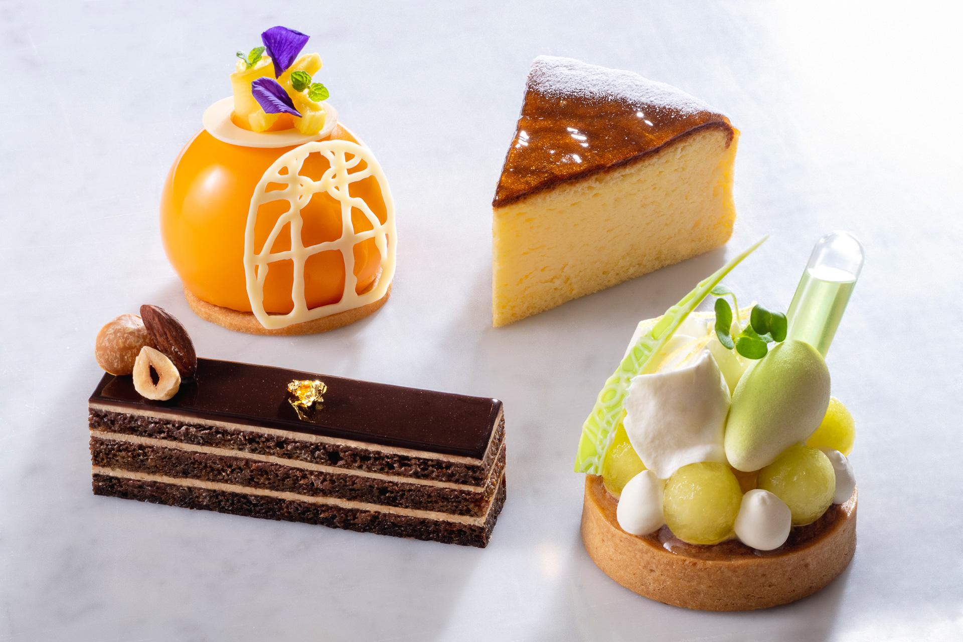 「ケーキセット」（2800円）なども用意する（提供：オリエンタルランド）