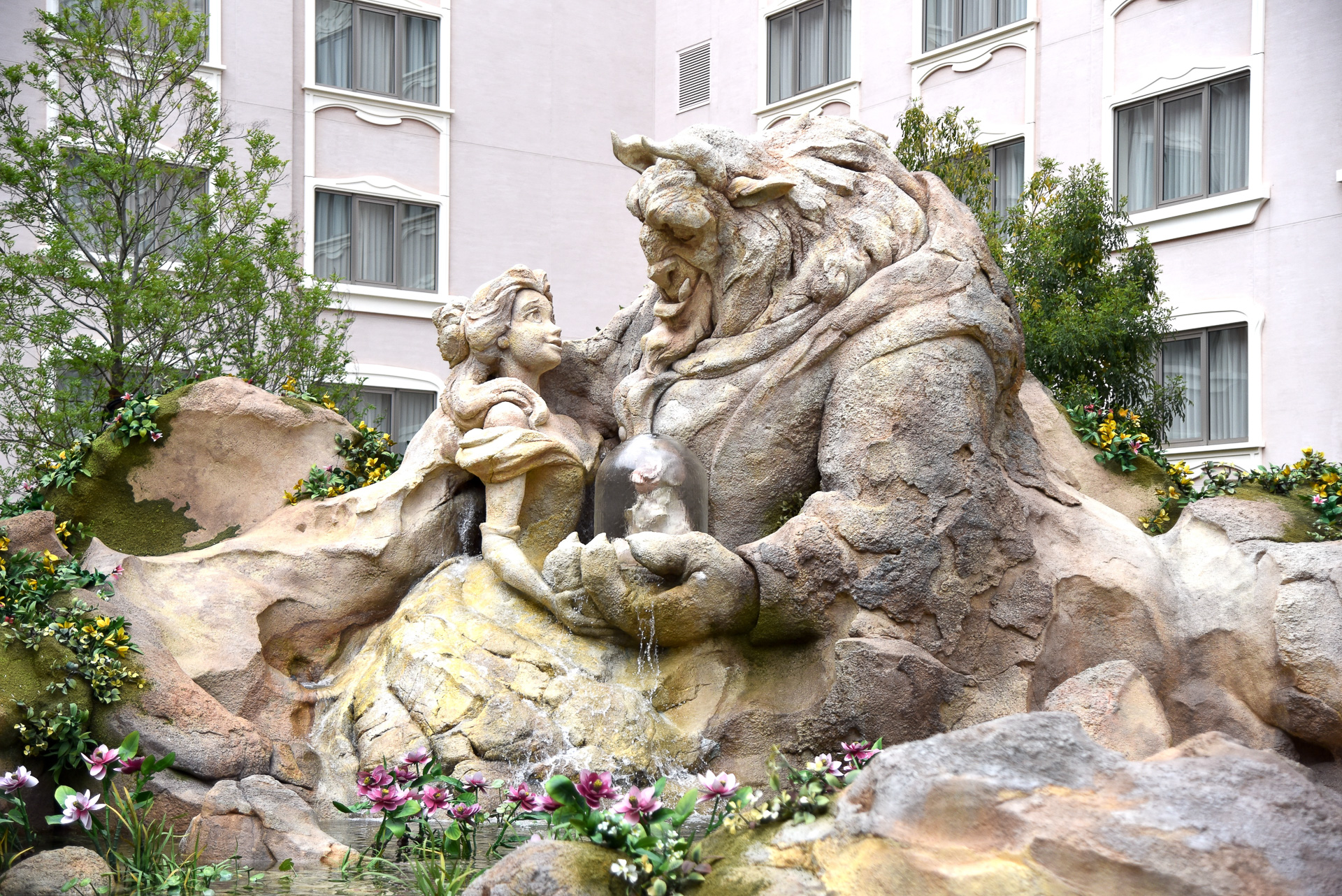 庭園「ローズコート」はお散歩にぴったりだ