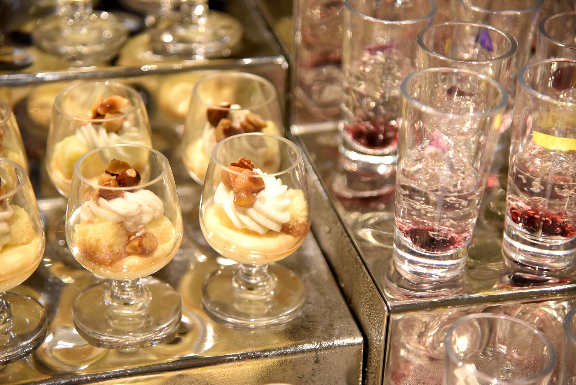 ダイナミックな盛り付けから映えを意識したデザートまで美食があふれていた