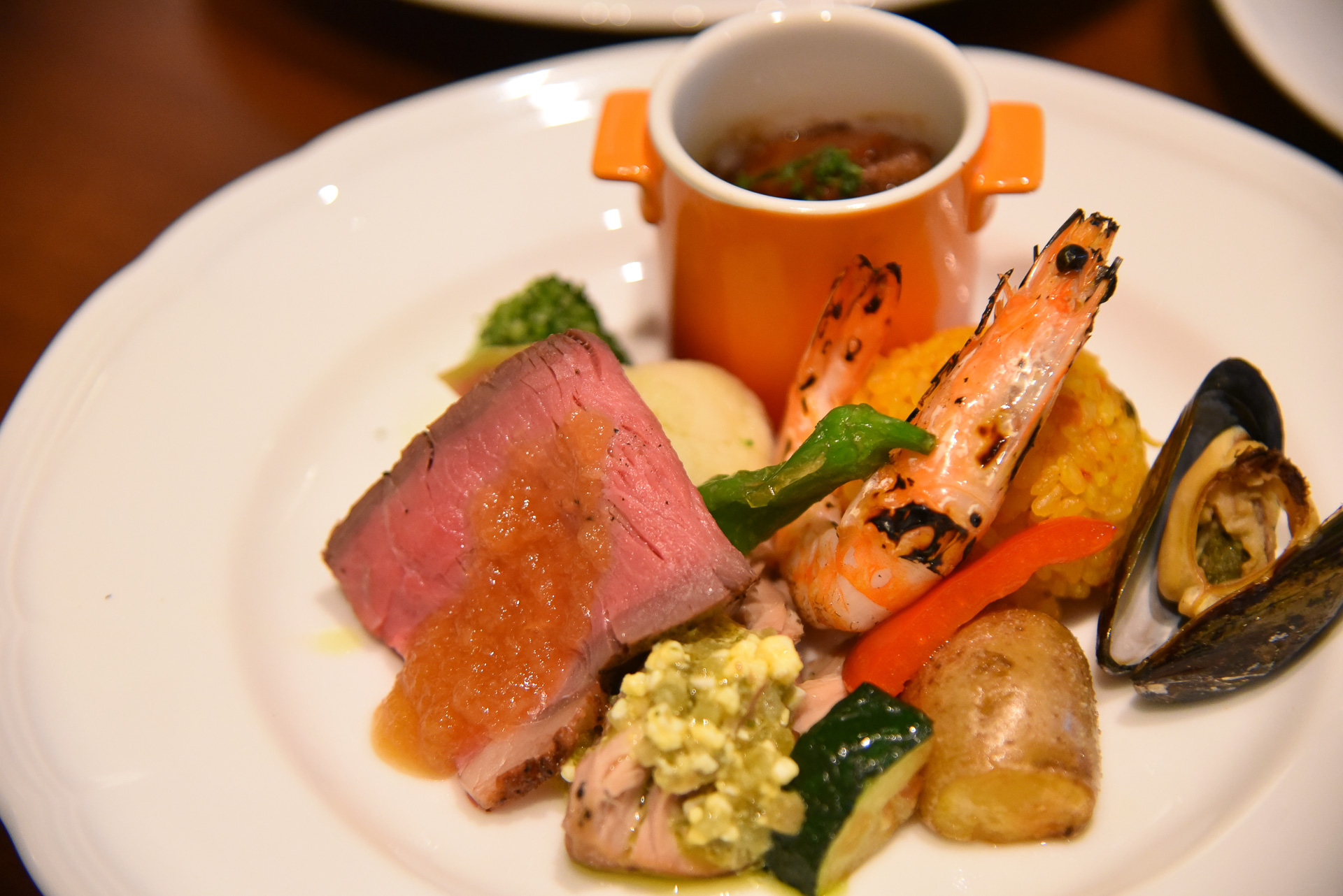 温冷のお勧めメニューにブレッド、デザート