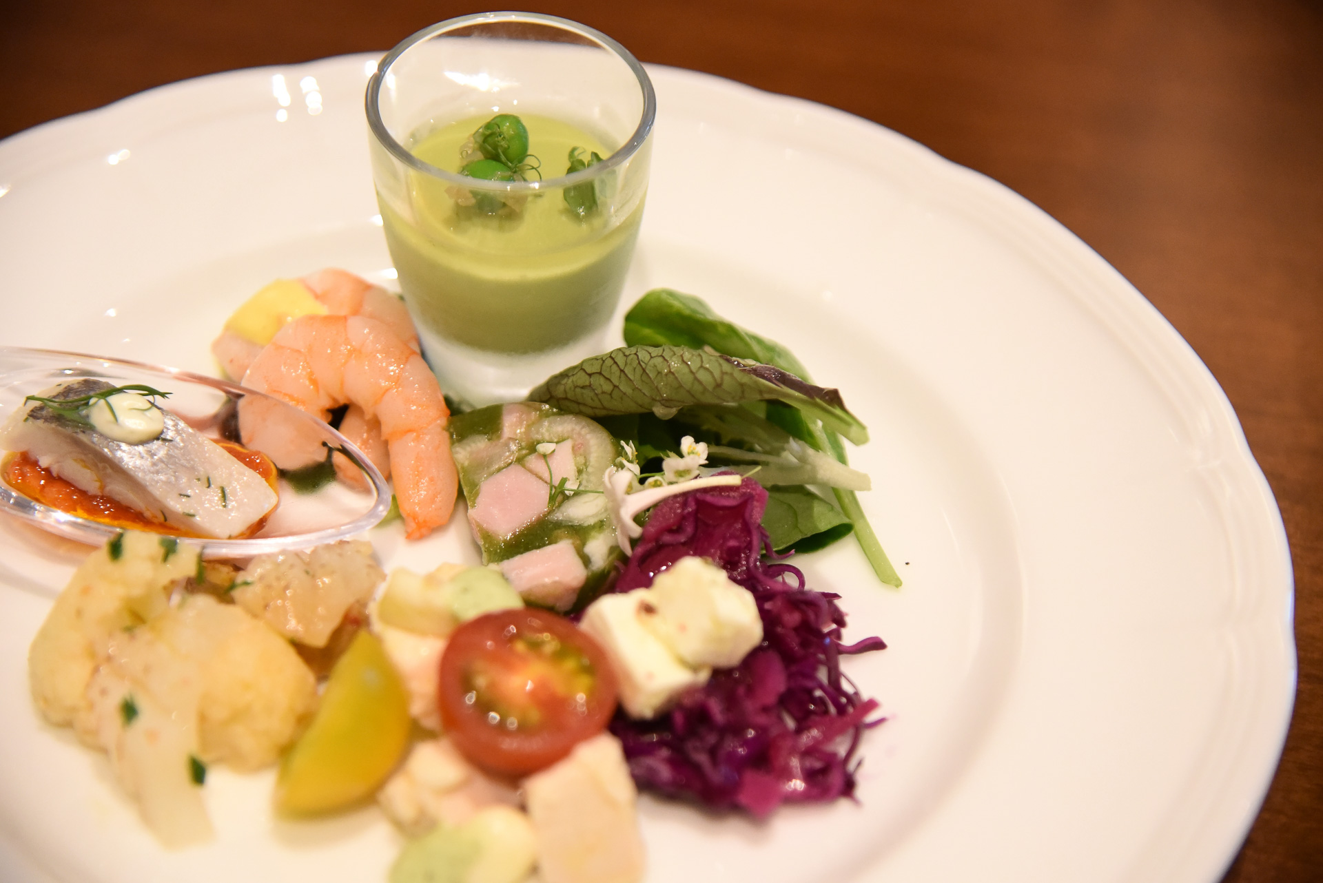 温冷のお勧めメニューにブレッド、デザート