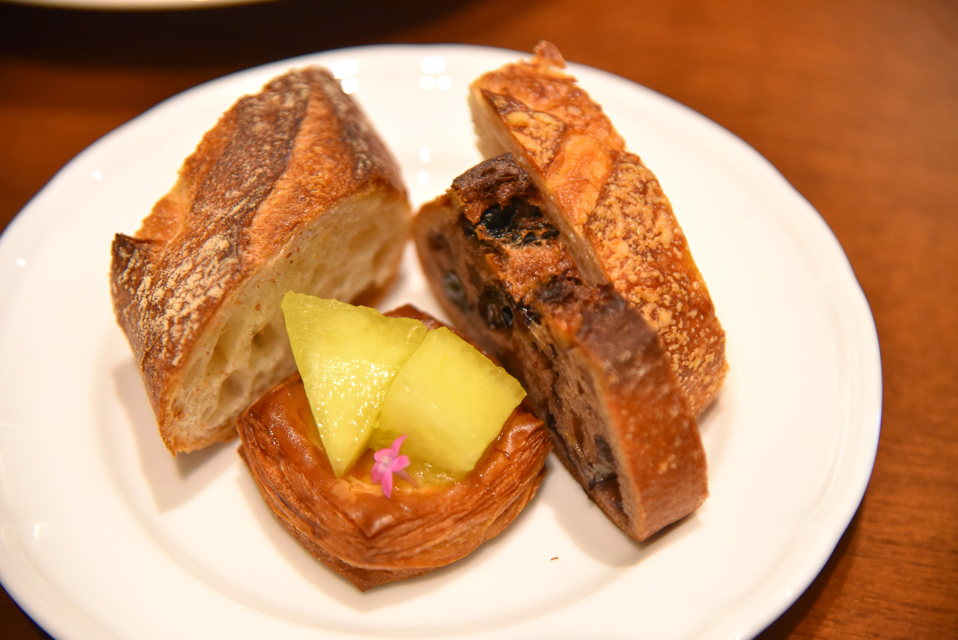 温冷のお勧めメニューにブレッド、デザート