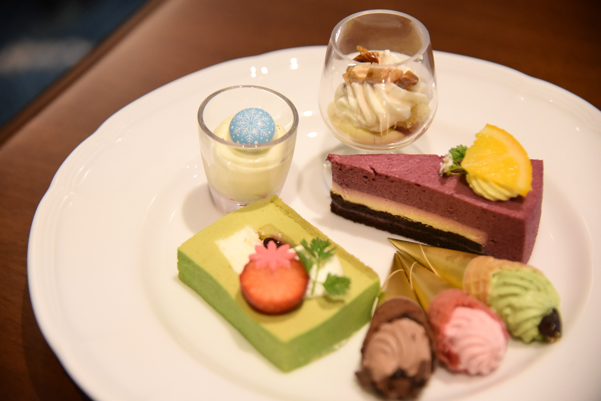 温冷のお勧めメニューにブレッド、デザート