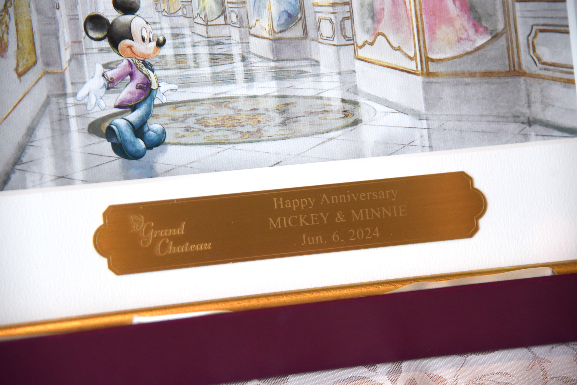 名前やメッセージ、日付などが刻印できる