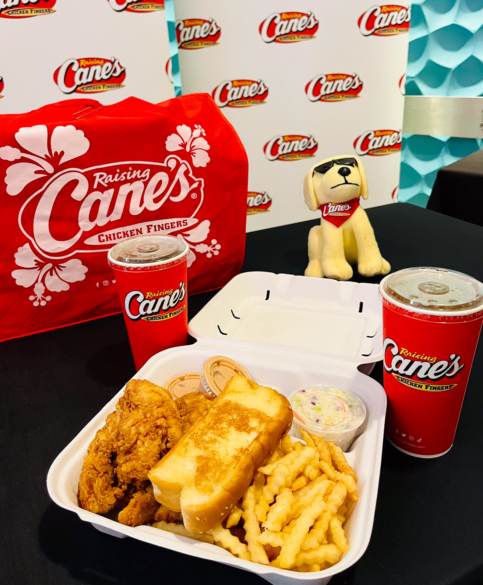 ゴールデンウィーク限定のシェア用メニュー「オハナ・コンボ」