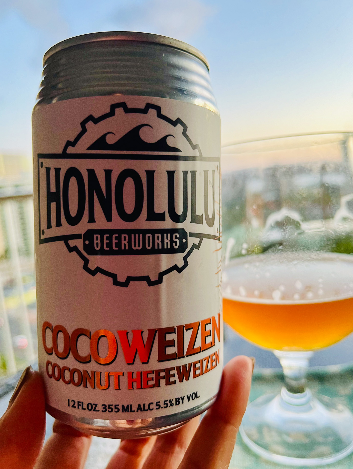 ココナツとドイツのヘーフェヴァイツェンが融合したホノルルブリュワリーのココヴァイツェン