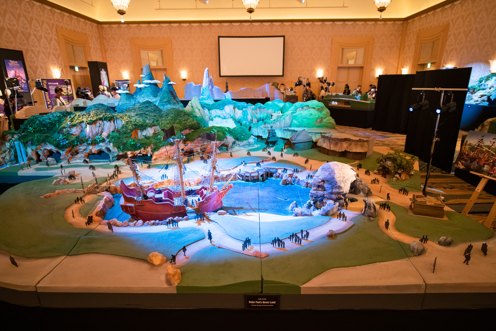 「『ファンタジースプリングス』模型やコスチュームの展示」