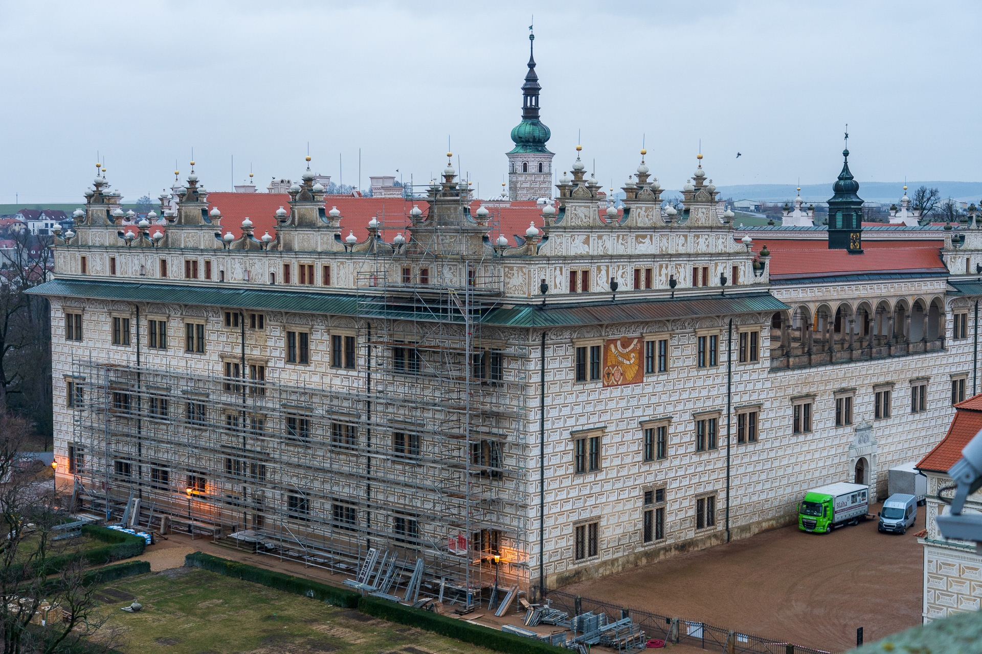 教会の上部から見た世界遺産のリトミシュル城