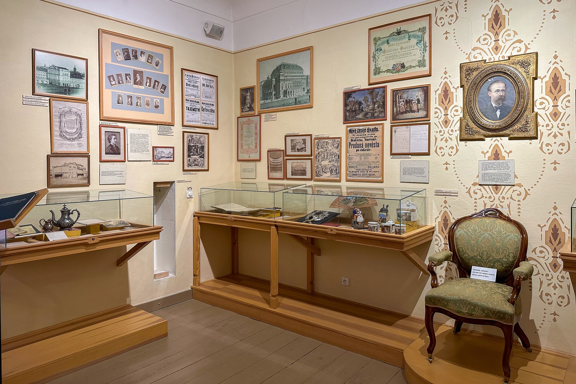 スメタナがヤプケニツェで過ごした晩年の作品に焦点を当てた展示がいろいろ