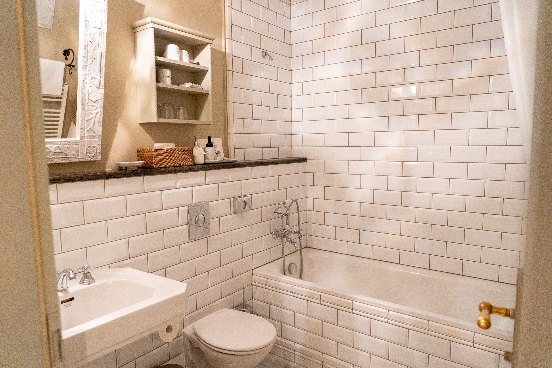 バスタブ付きのバスルームにはオリジナルのバスオイル