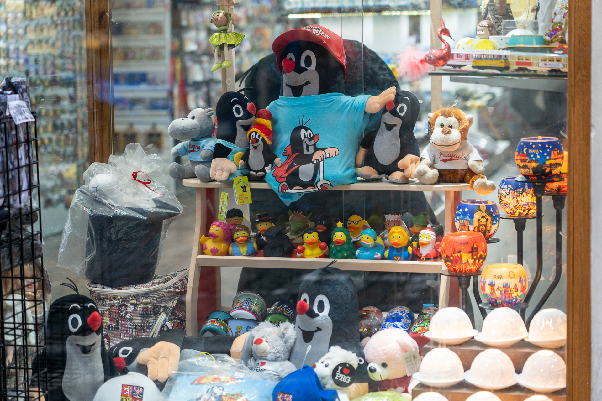 チェコの人気アニメキャラクター「もぐらのクルテク」グッズを売るお店
