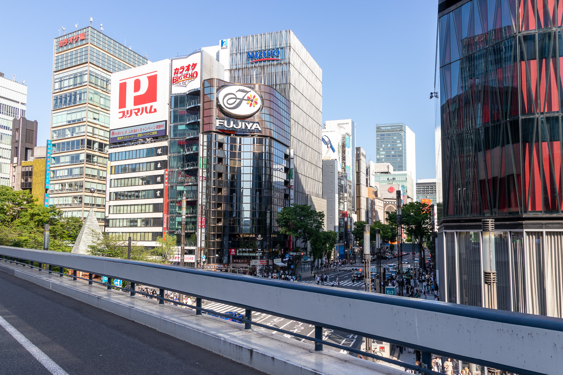 数寄屋橋交差点の手前