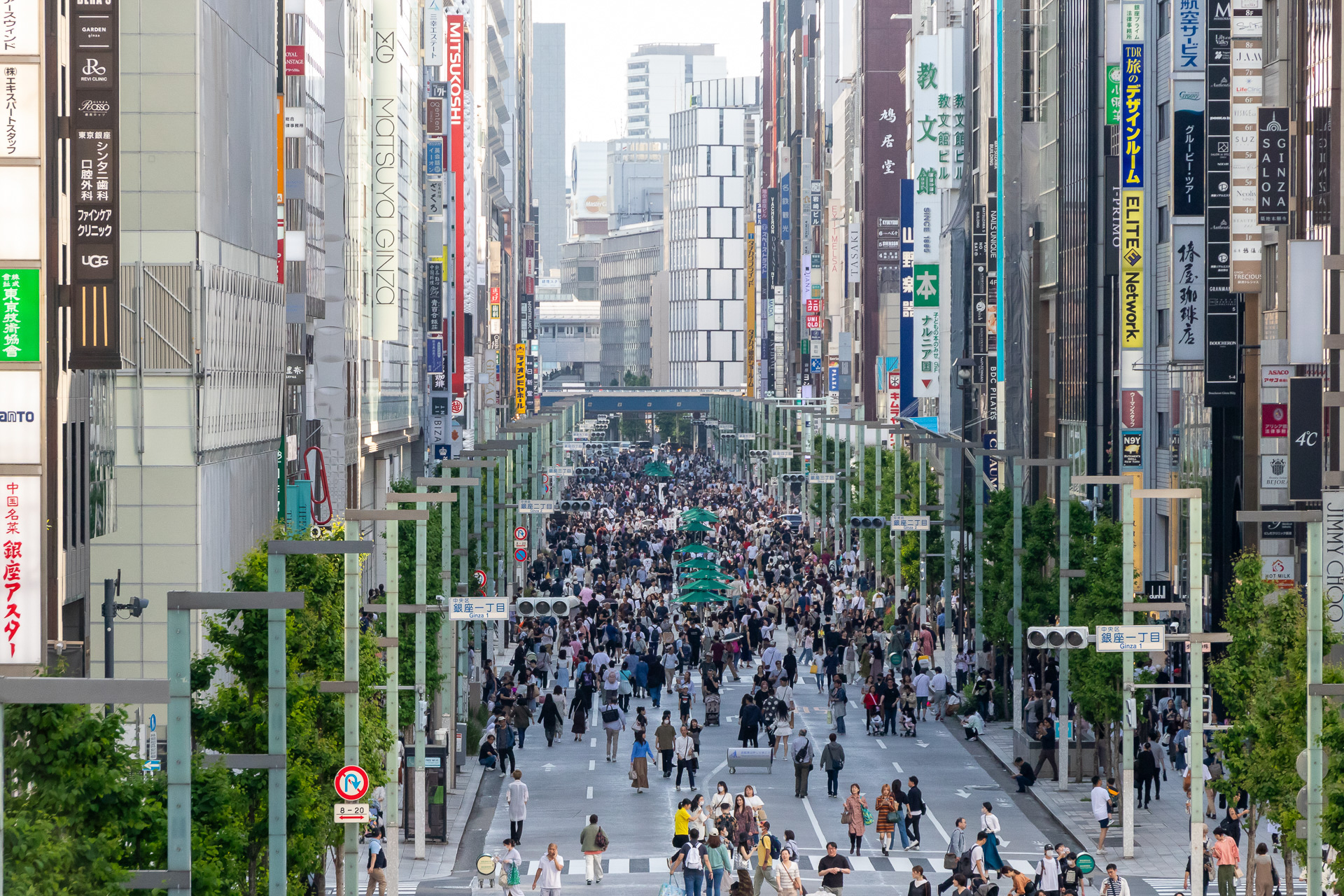 クルマからだと一瞬なので分からない銀座の歩行者天国