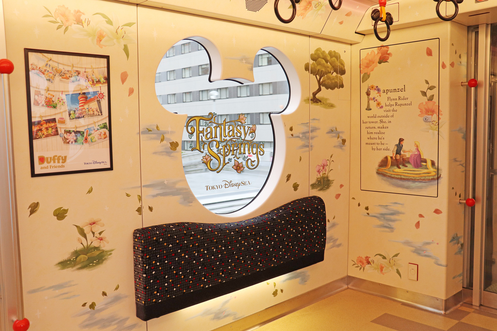 キャラクターたちも車両のあちこちにいるので、近くにどのキャラクターがいるか探してみよう