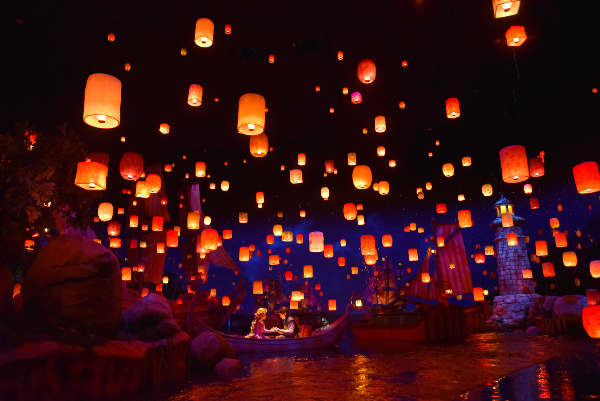 ランタンの光に包まれるシーンは言葉にならないほどの美しさ