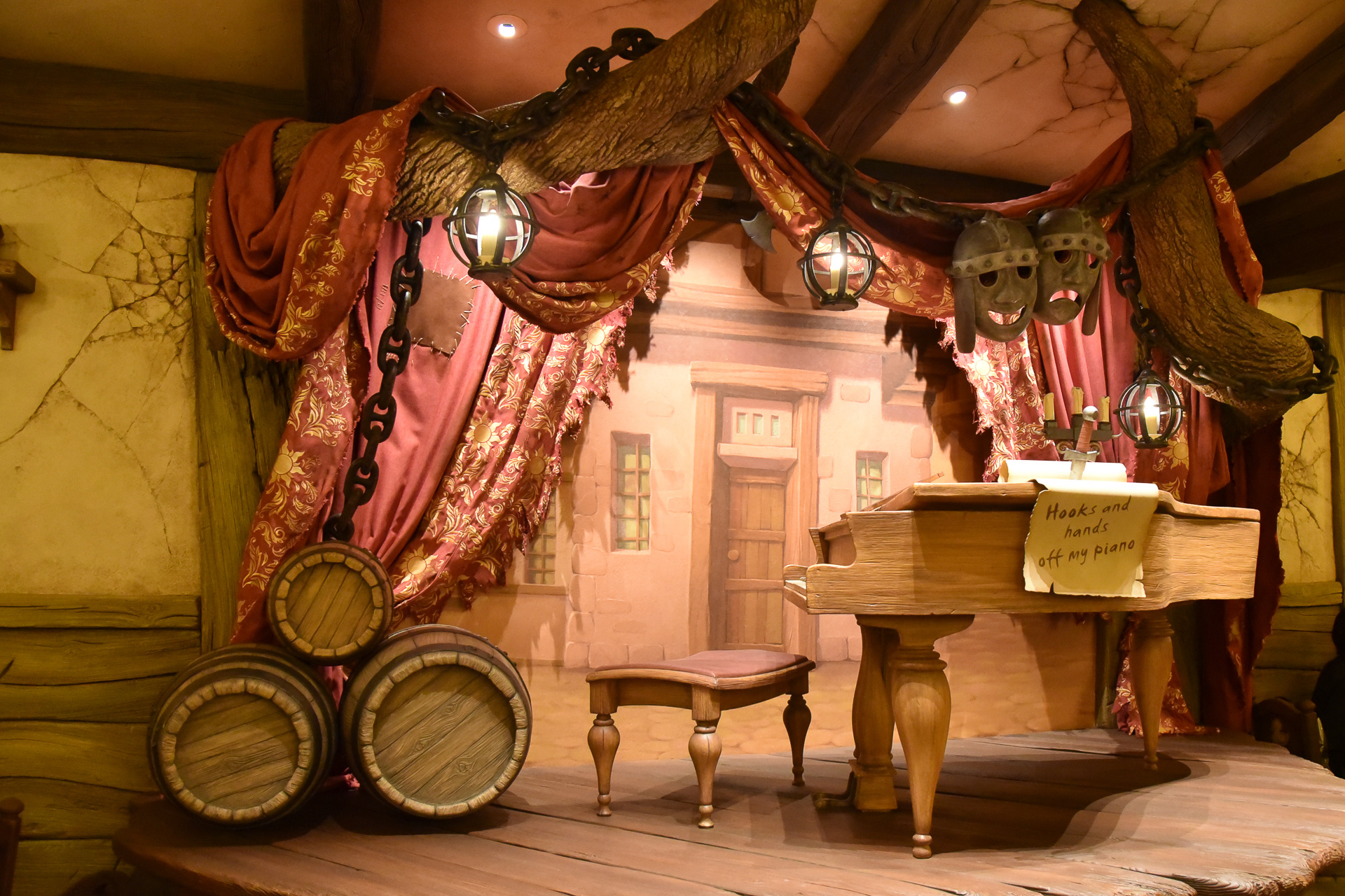 映画の酒場をほぼそのまま再現したエリア