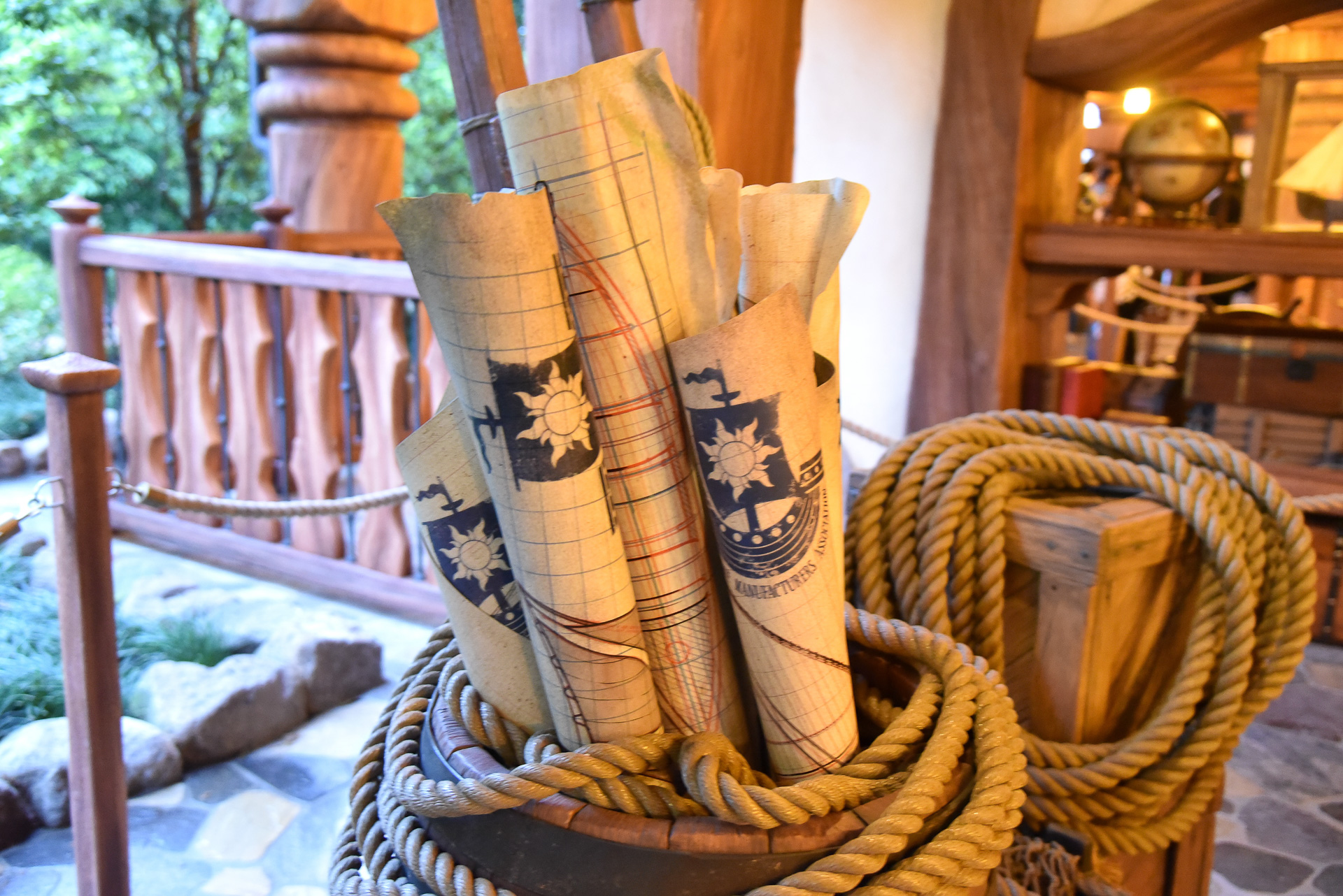 大量の設計図が収められていました