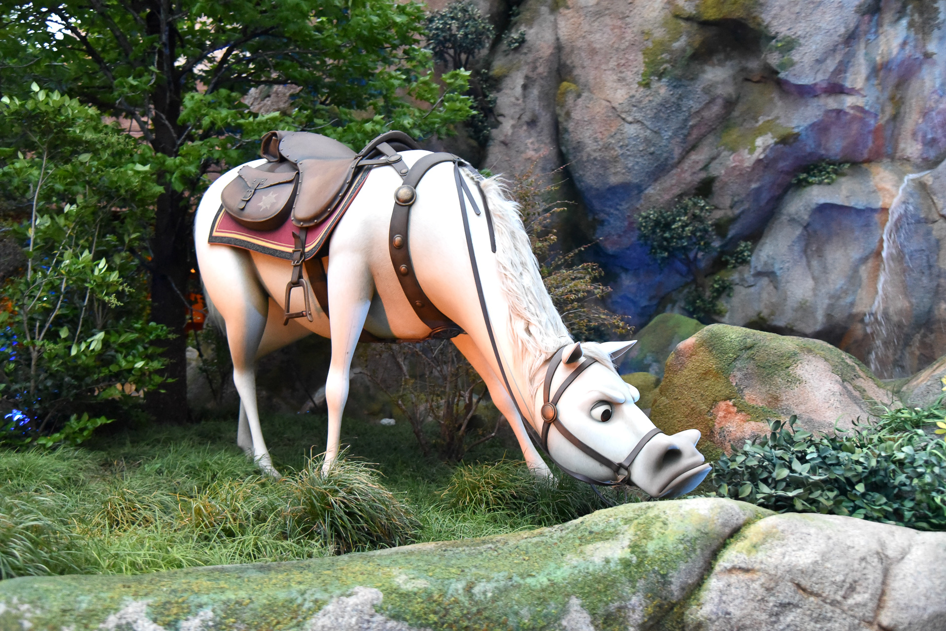 フリン・ライダーとマキシマスの姿も