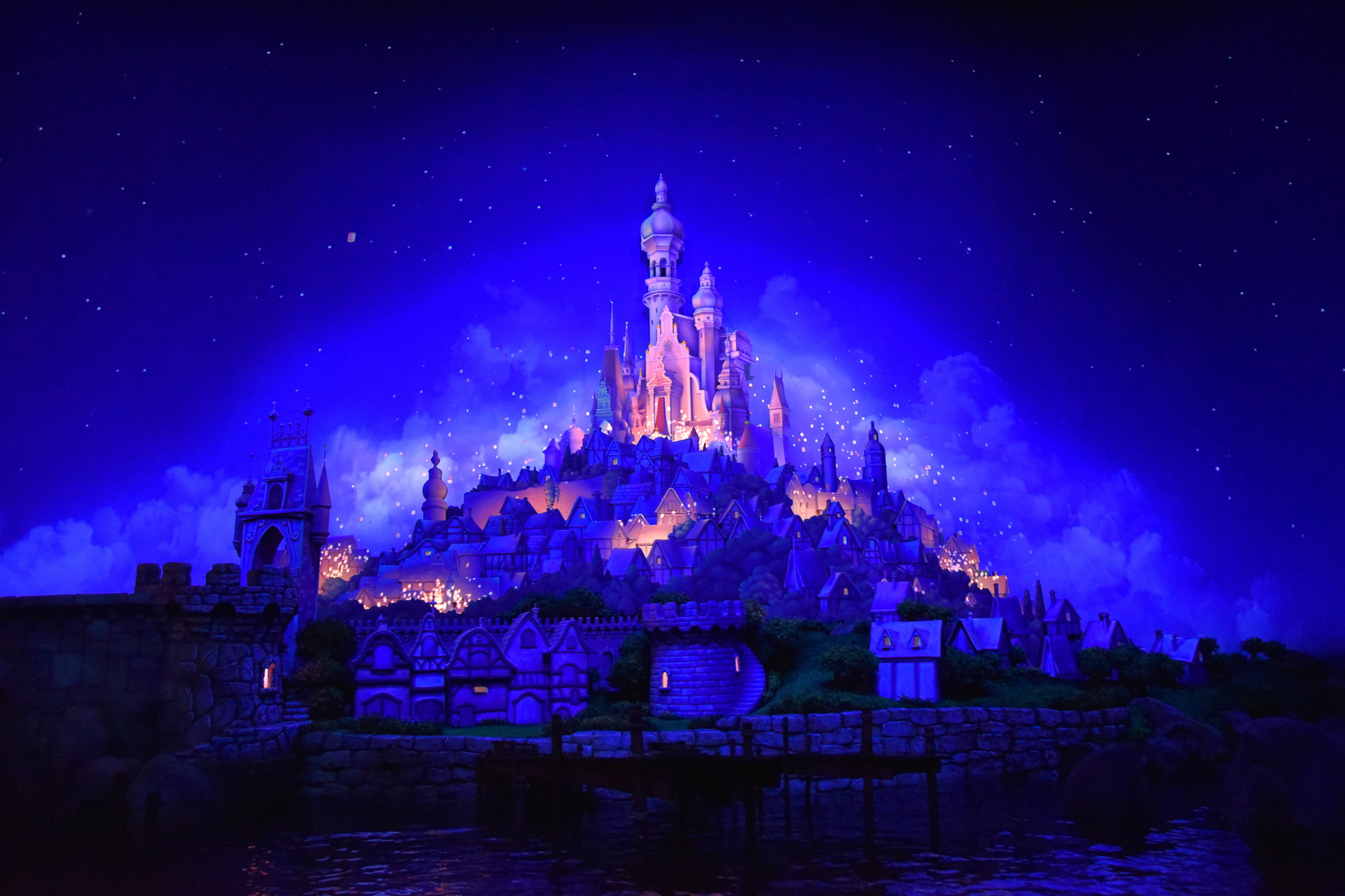 洞窟を抜けるとコロナ王国の景色が広がり「輝く未来」のメロディーが流れ始めます