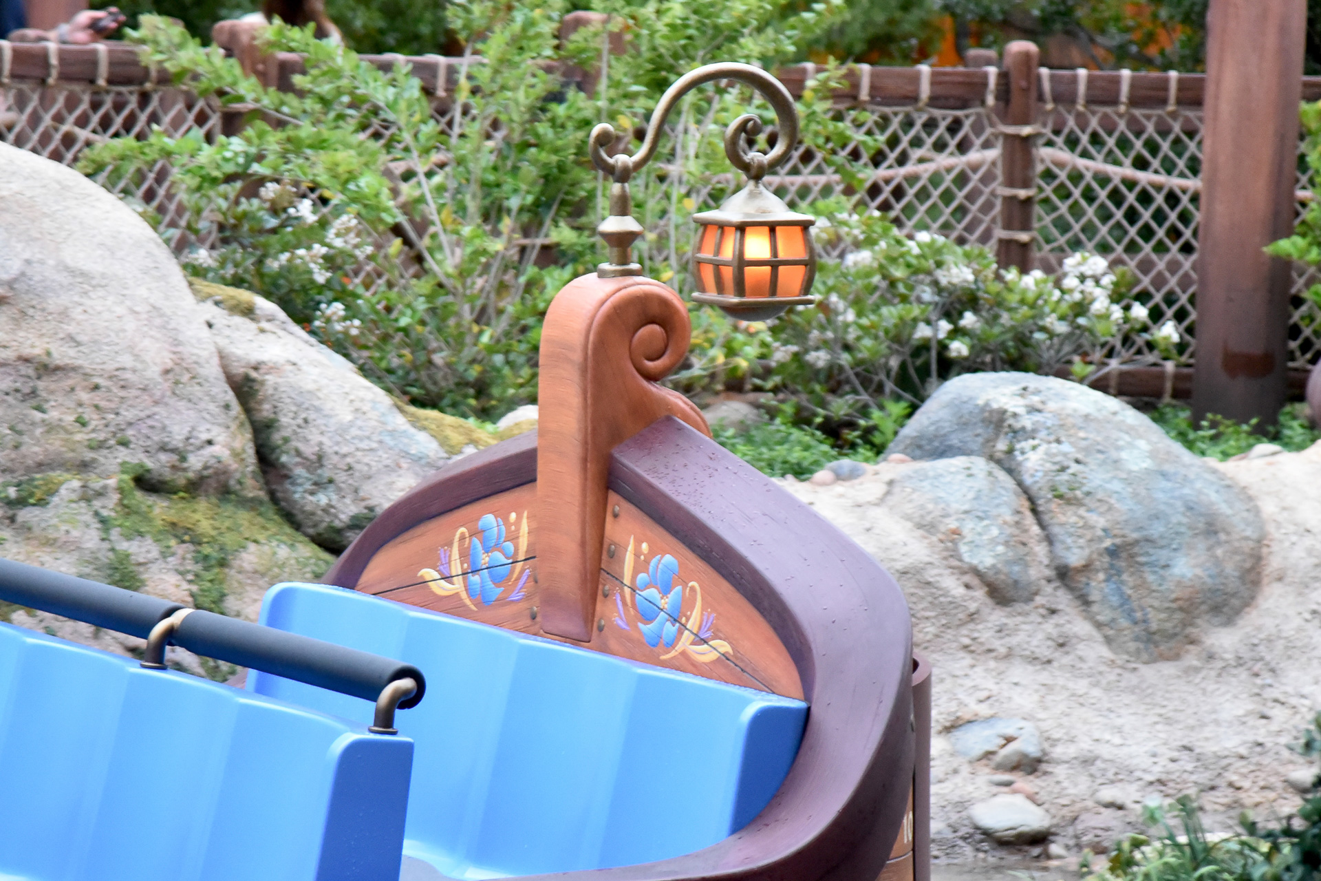 夕暮れ以降はボートのランタンなど、さまざまな部分に光が灯るのでそちらも楽しんで！