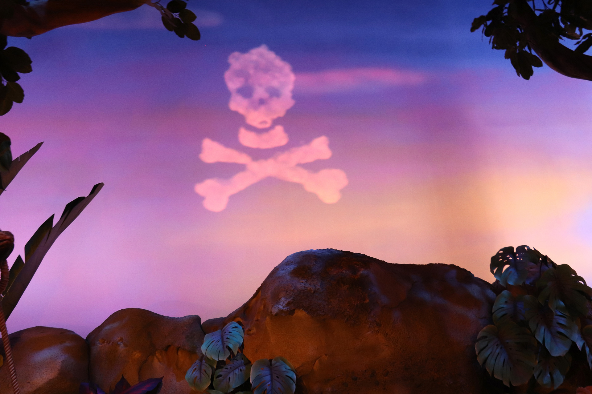 壁にはドクロ型の雲が現われることも