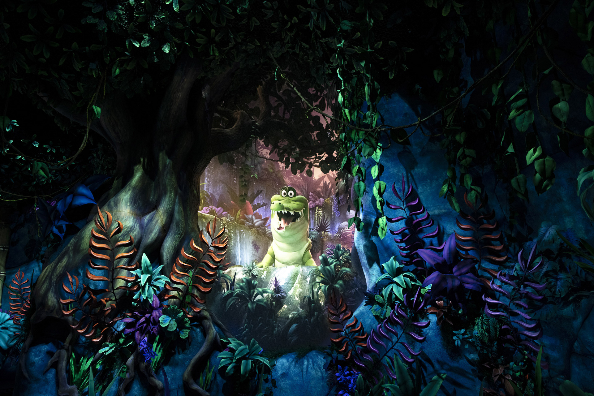 チクタクという時計の音を響かせながらチクタクワニも出現！（提供：オリエンタルランド）