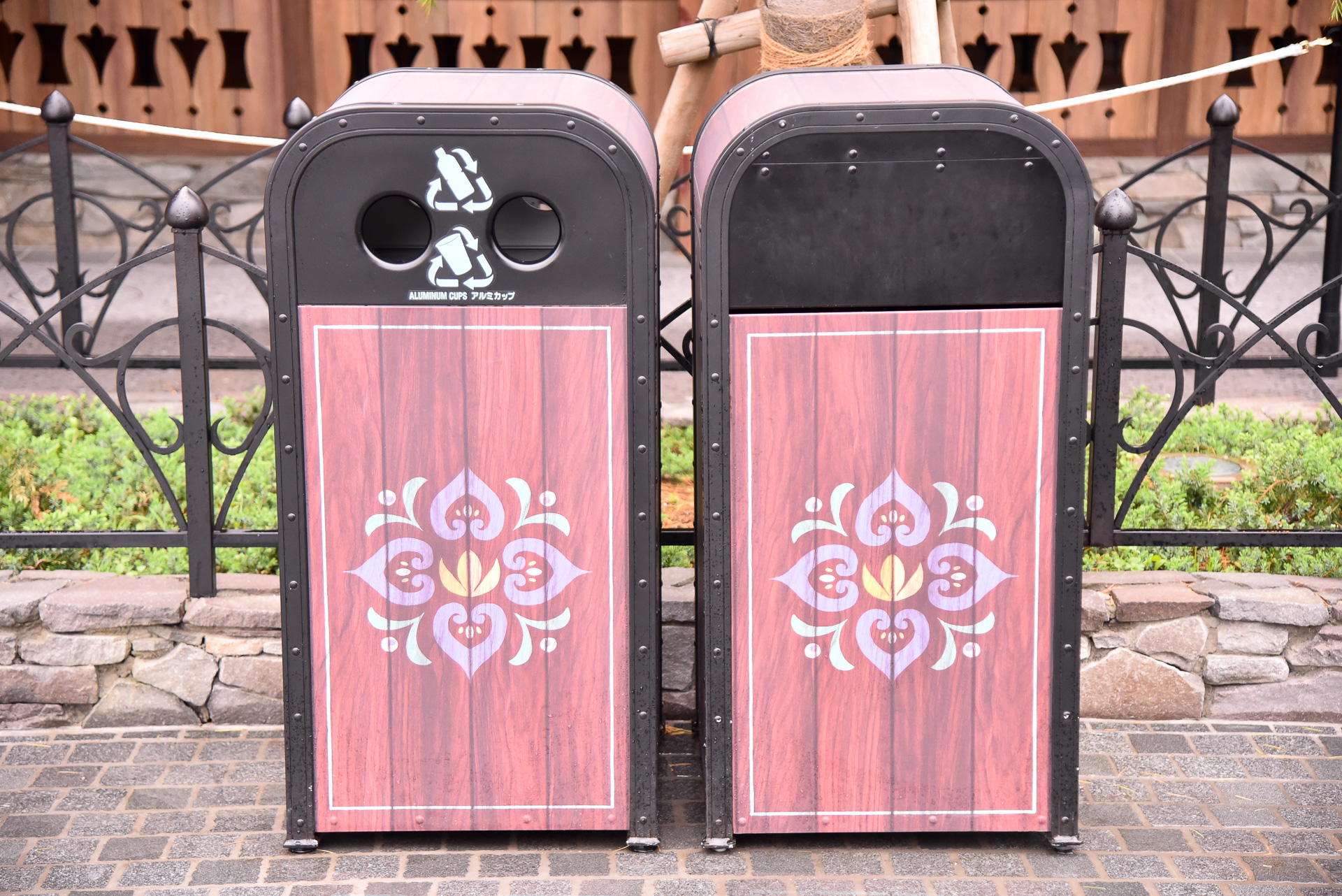 「フローズンキングダム」のトラッシュカン