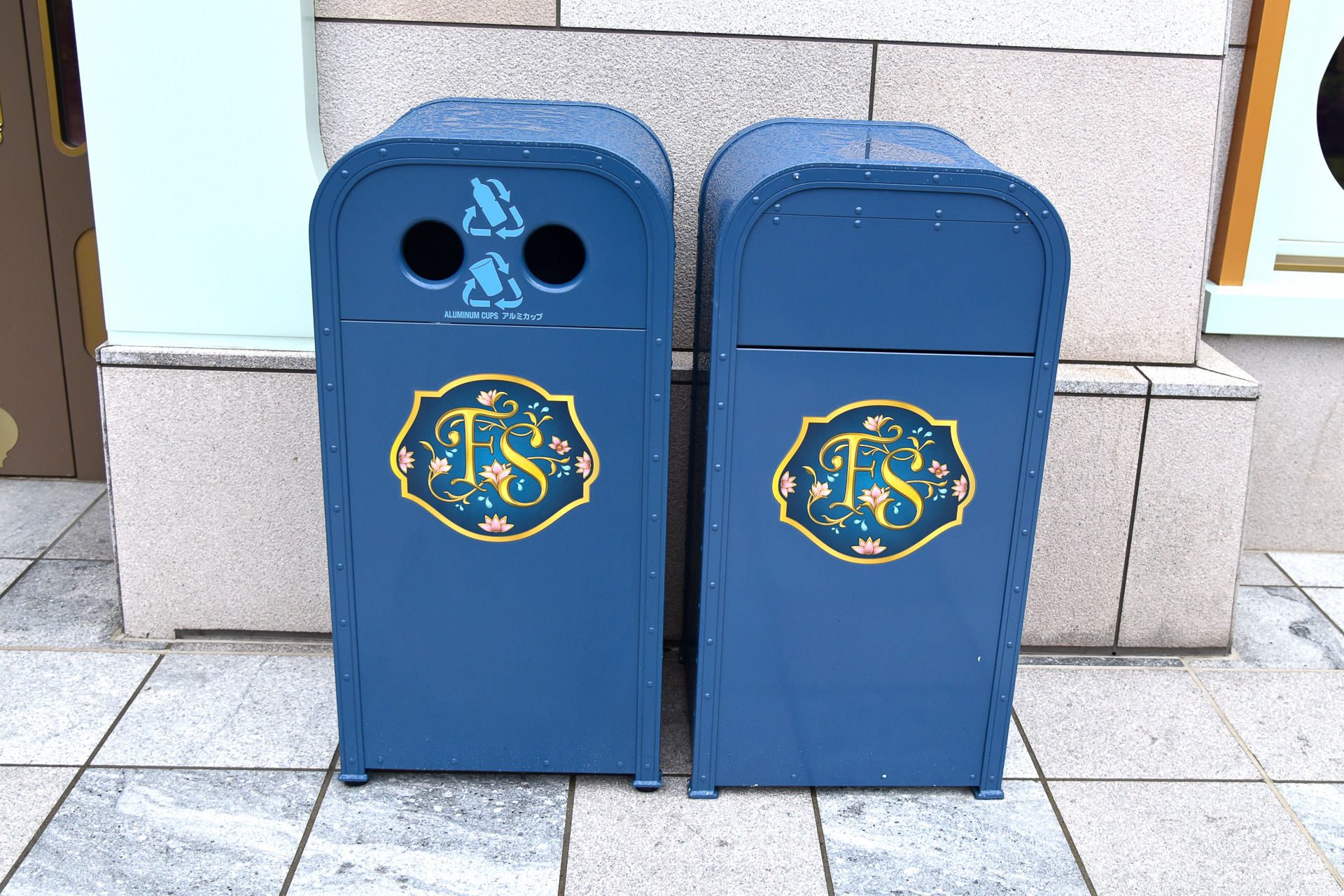 「東京ディズニーシー・ファンタジースプリングス ホテル」周辺のトラッシュカン