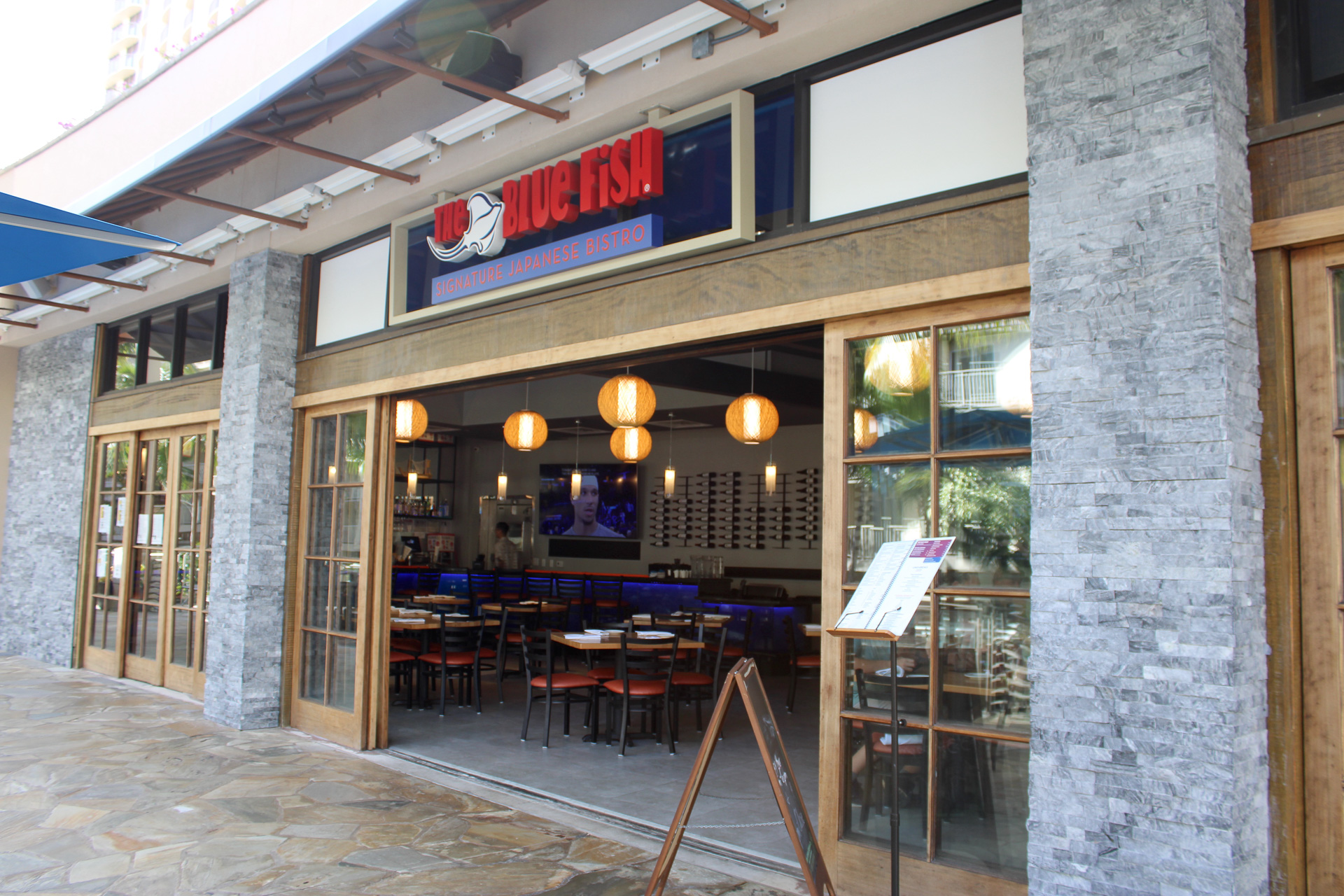 開放感のある店の入り口