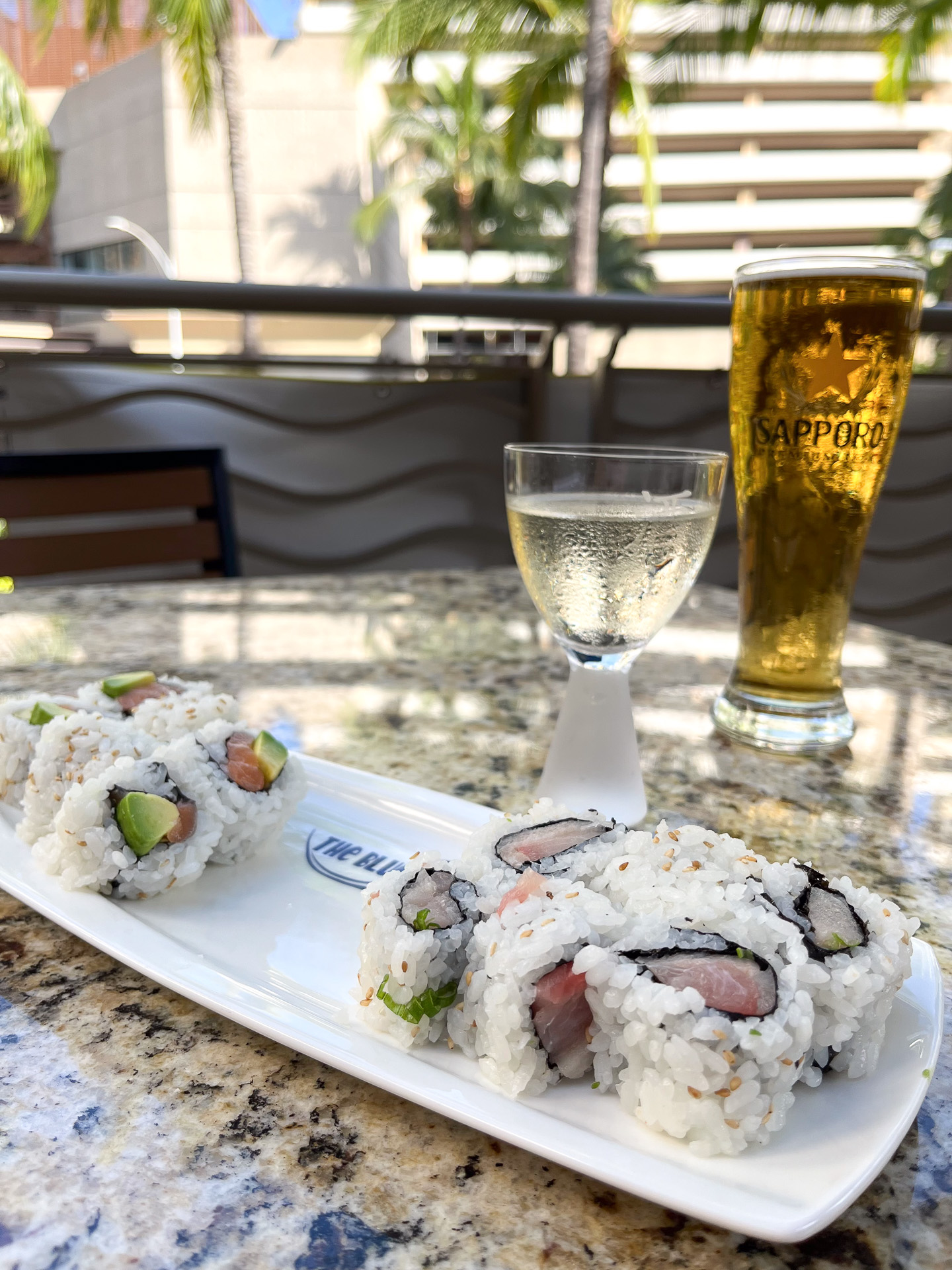 サーモンアボカドとハマチを選んだレッドサン巻き