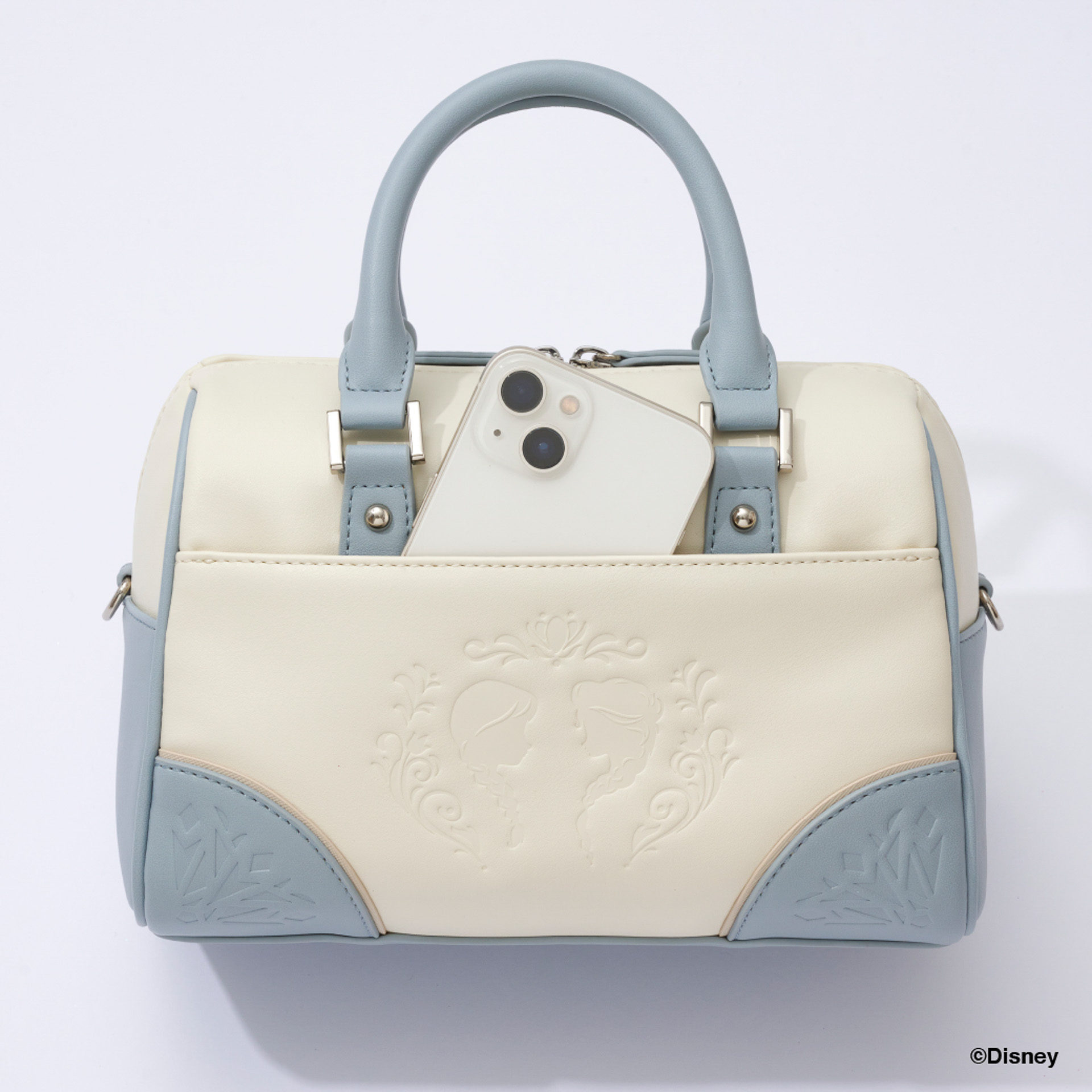 フロントにはオープンポケットを装備