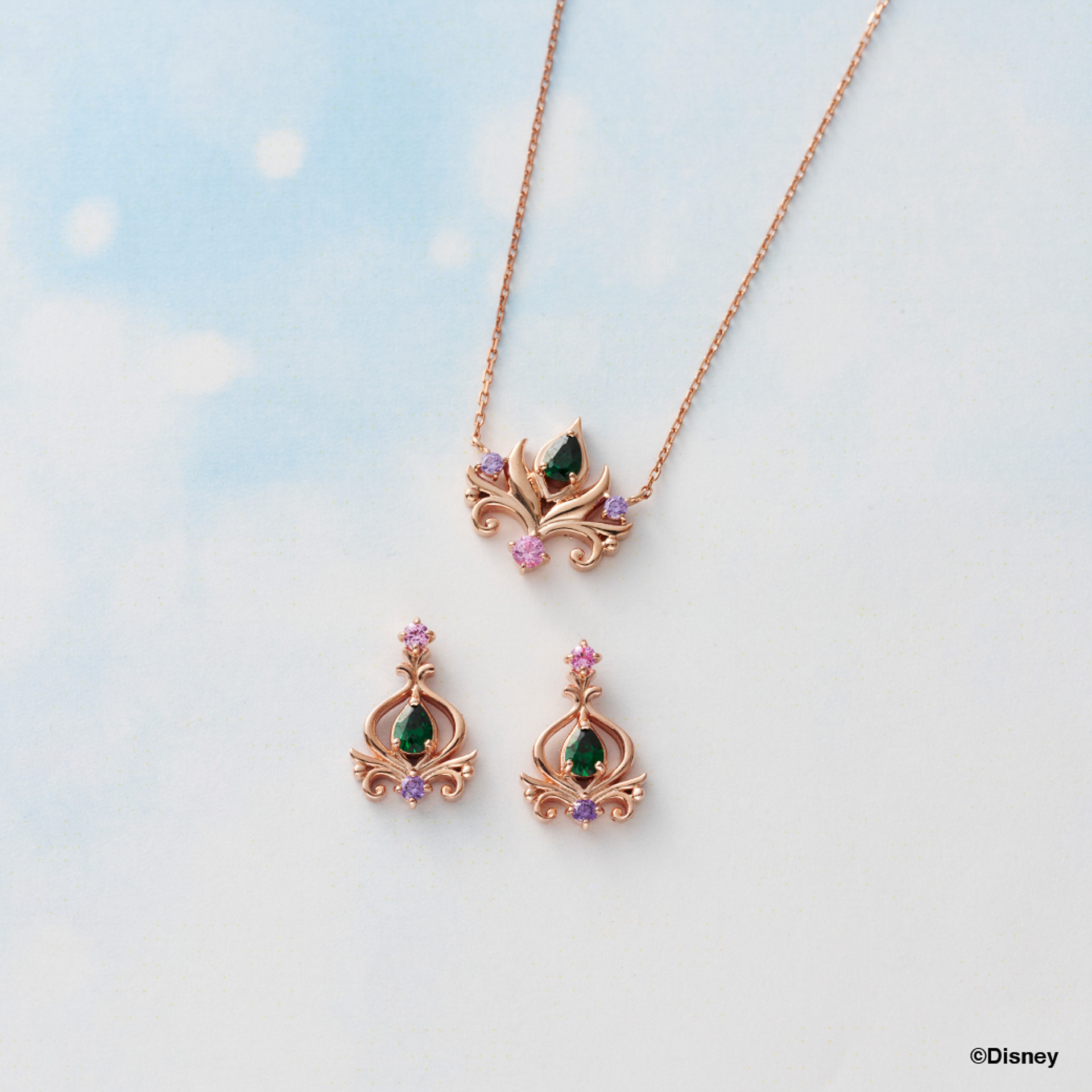 「ネックレス」（2万2000円）、「ピアス」（2万4200円）