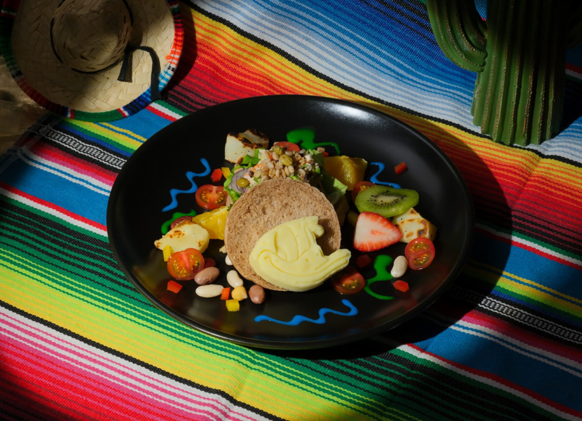 「＜ドナルドダック＞ハッピー★ツナサンド」（2090円）