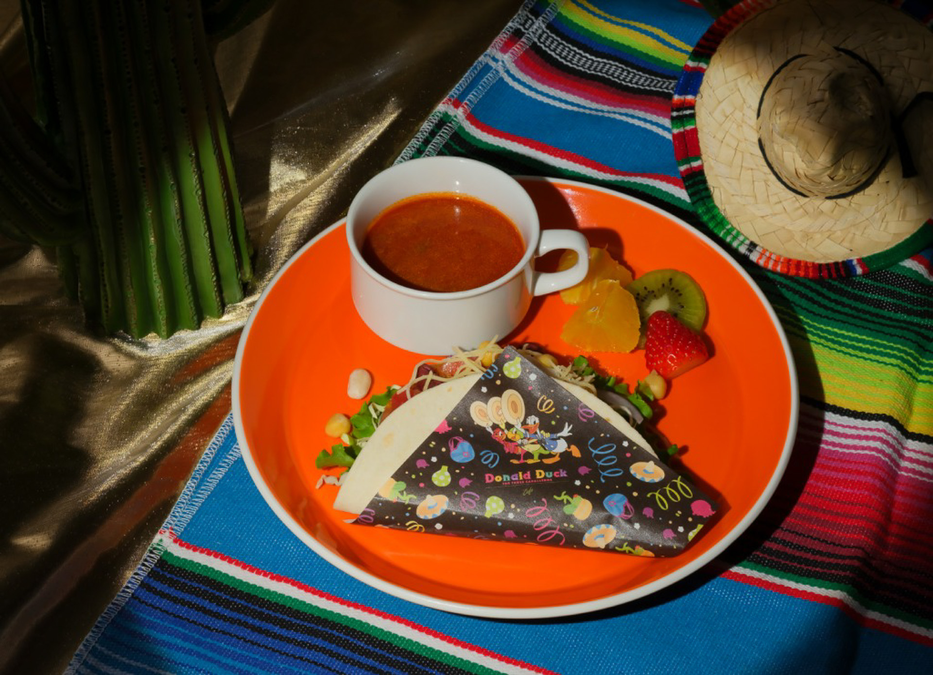 「＜三人の騎士＞仲良し？ライバル？メキシカンタコス」（1890円）