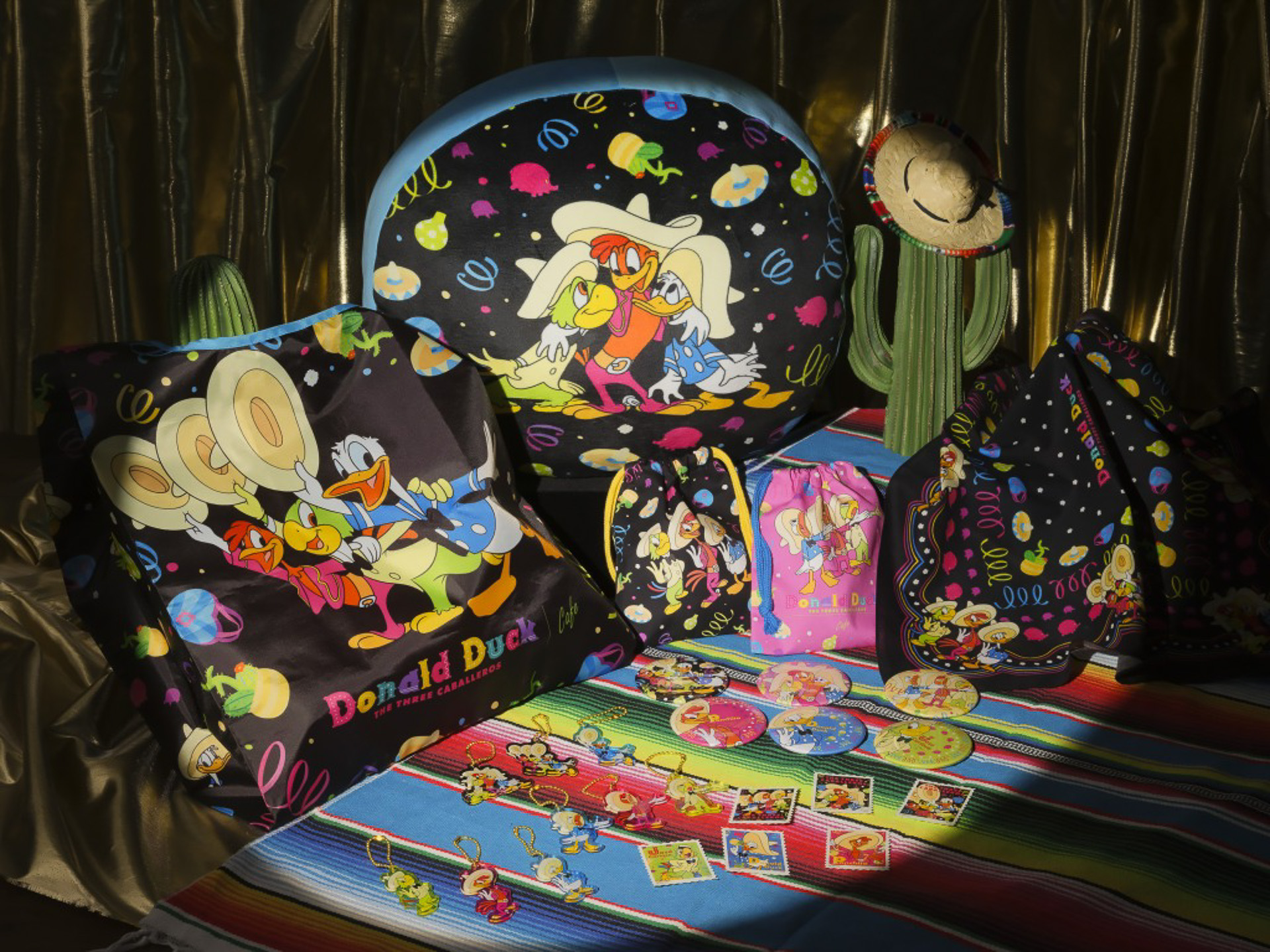 「エコバック」や「巾着」など定番の生活雑貨なども販売する