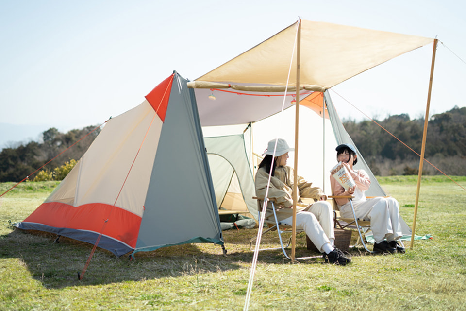 DOD、女性目線を取り入れたポップなカラーのシェルターテント「エコ