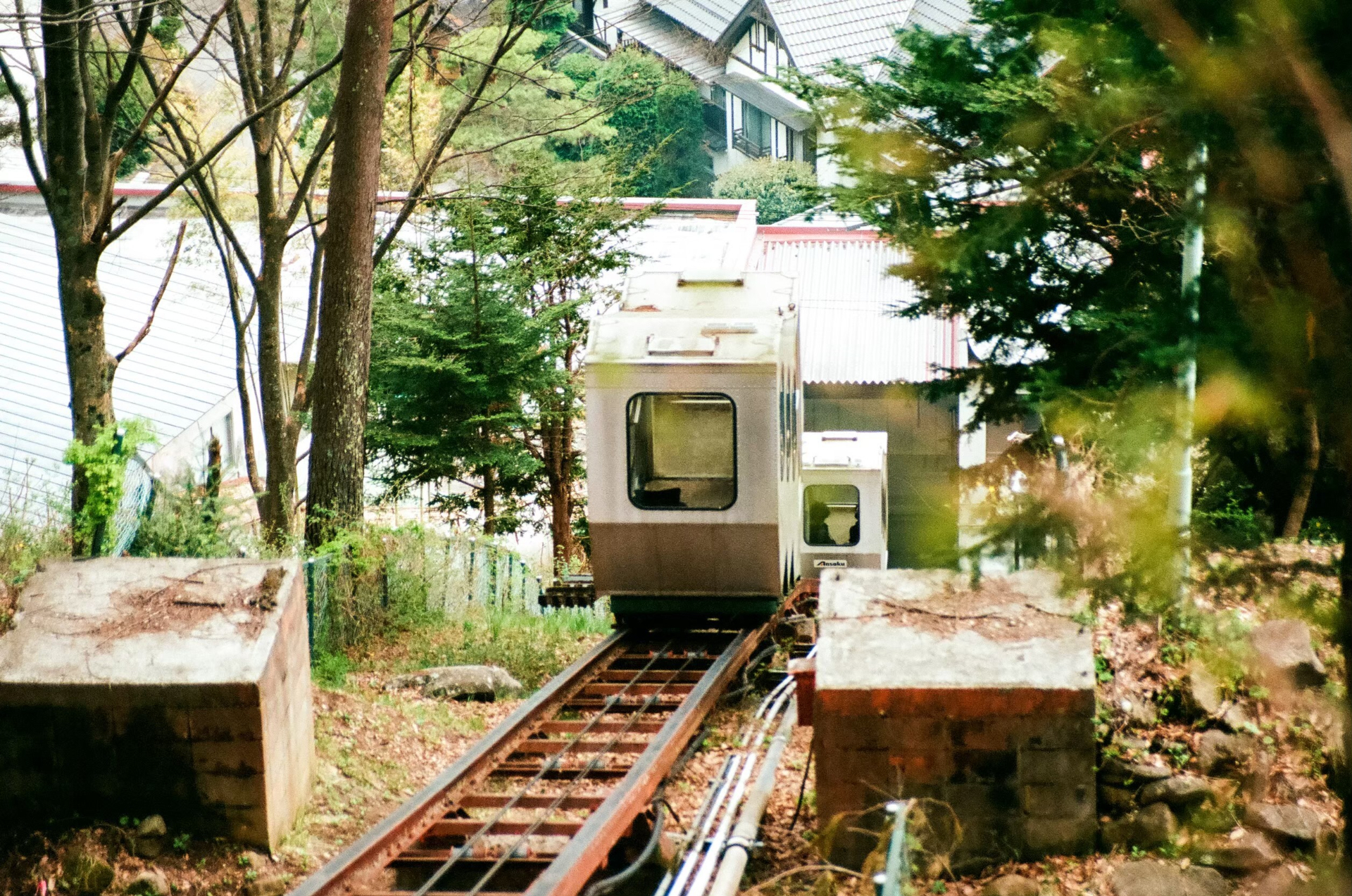 登山電車に乗って展望露天風呂とアウトドアサウナへ
