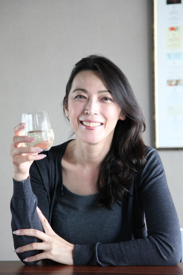 真作】長田佳子 作「十六夜」3号ワイングラスの光が指輪のように