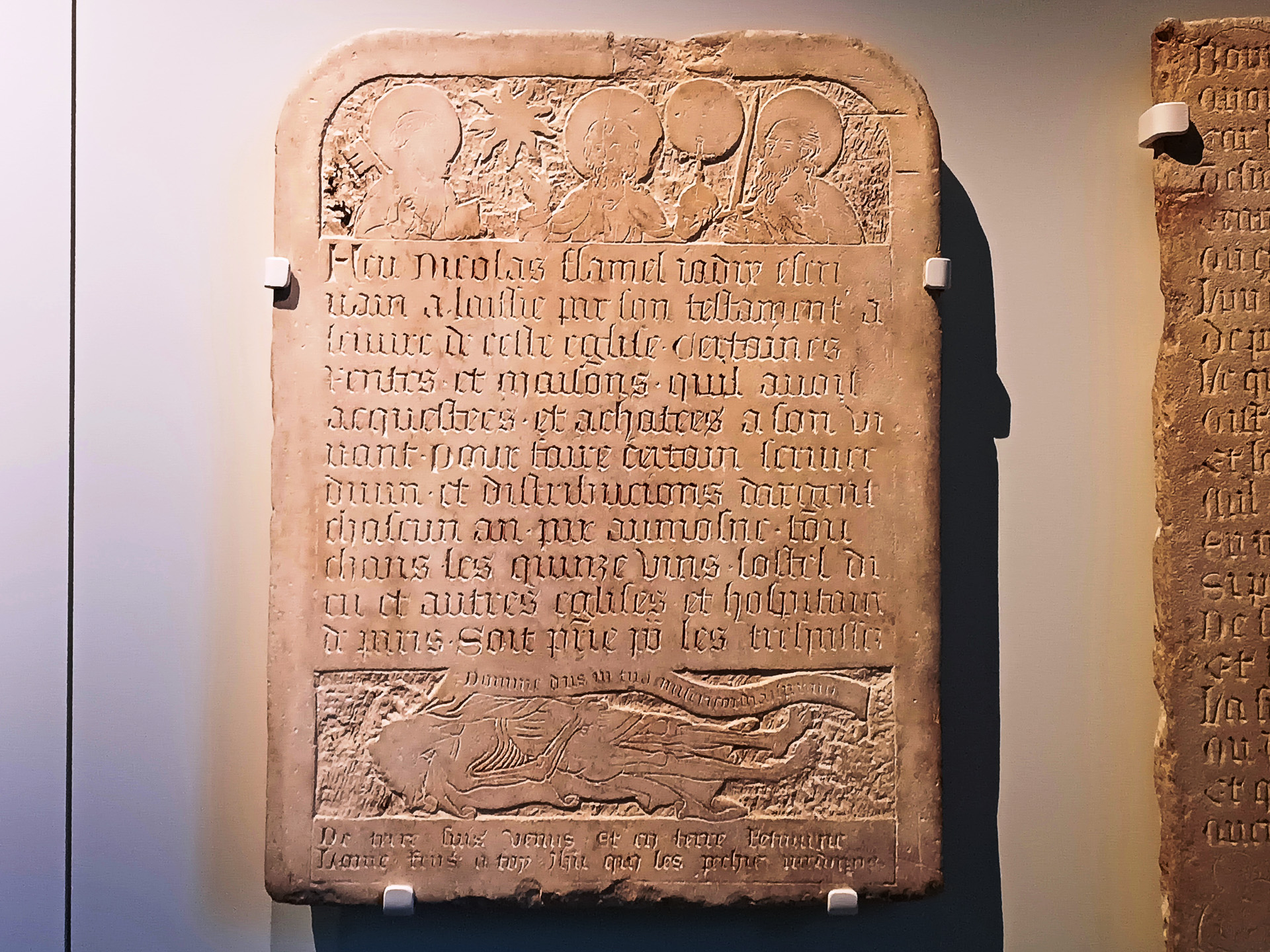 美術館にあるフラメルの墓石