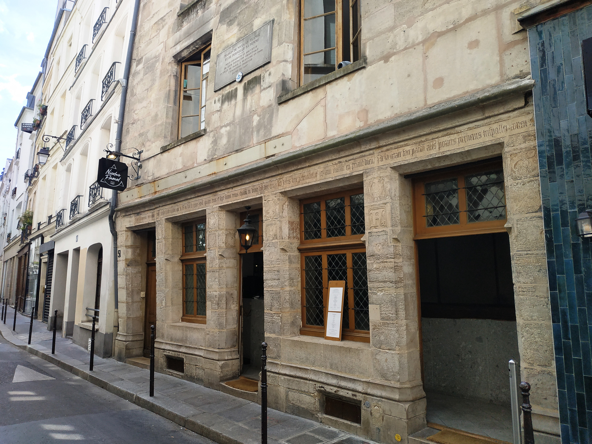 現在ニコラ・フラメルの家の1階はレストランになっています