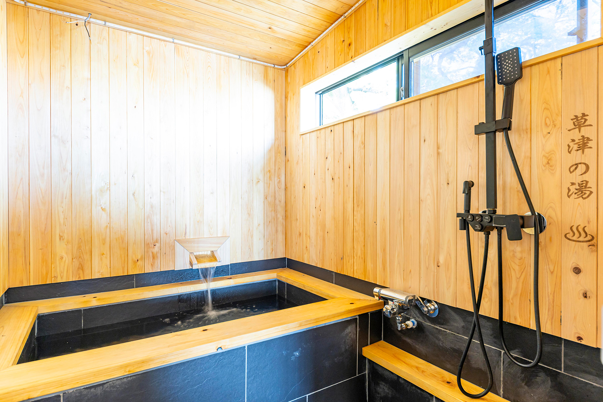 総ヒノキの浴室