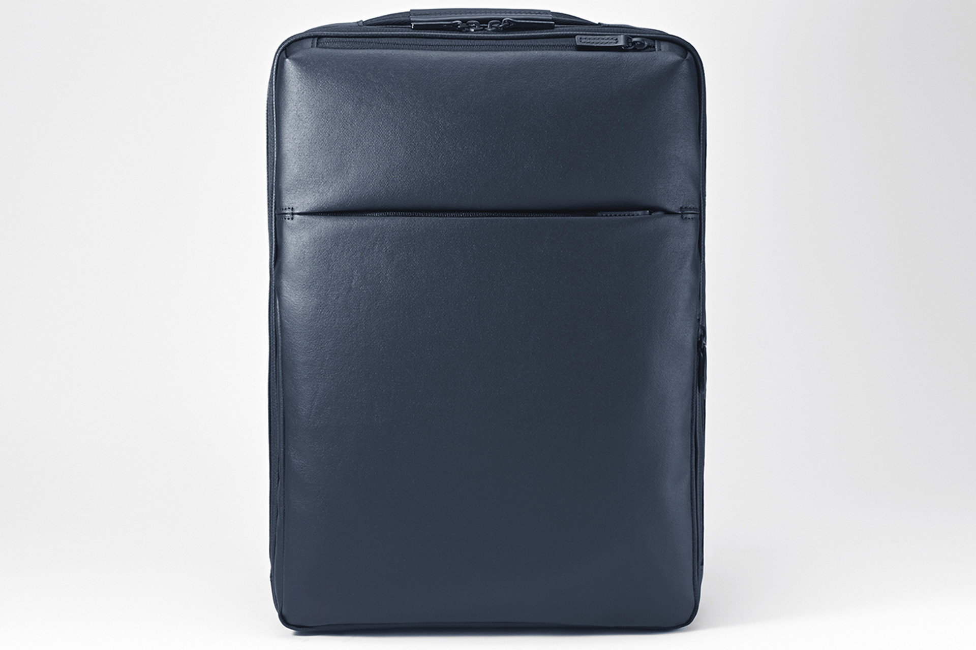 正面はフラットなデザイン