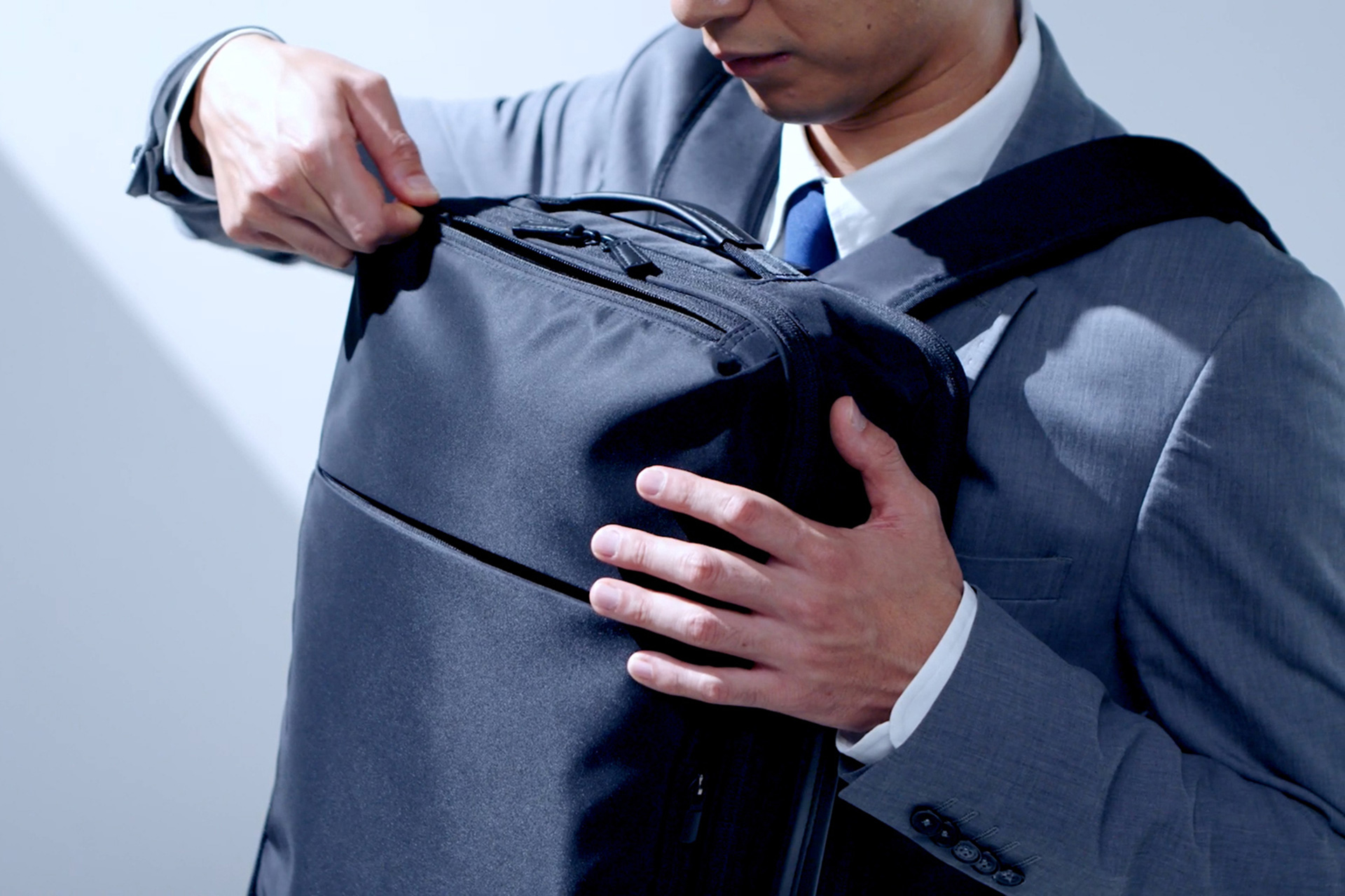 前に抱えても使いやすい構造