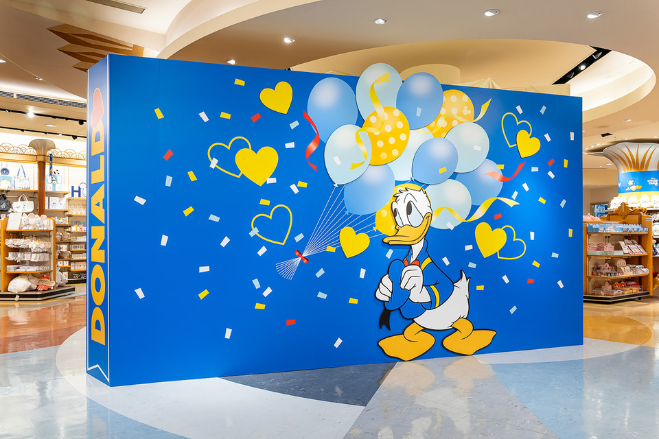 タイムセール⭐︎レトロ1990年代★東京ディズニーランド購入・超特大ドナルドセット ディズニーストア 東京ディズニーリゾート店がドナルド仕様に大変身