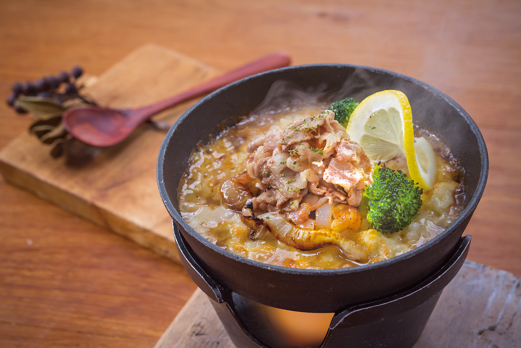 神戸牛の薄切りレモンステーキと野菜の和風ドリア