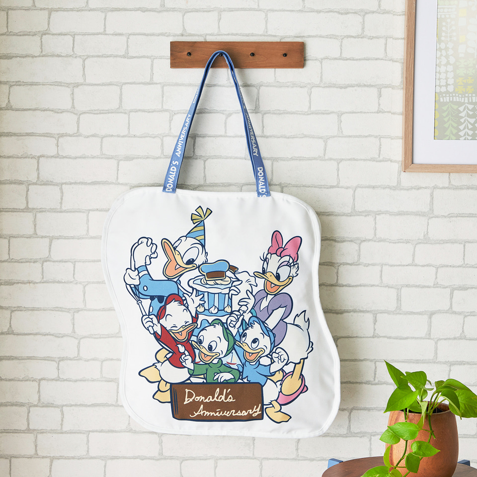 ドナルドダックの90周年を祝うプレゼントキャンペーン。夏向けアイテム