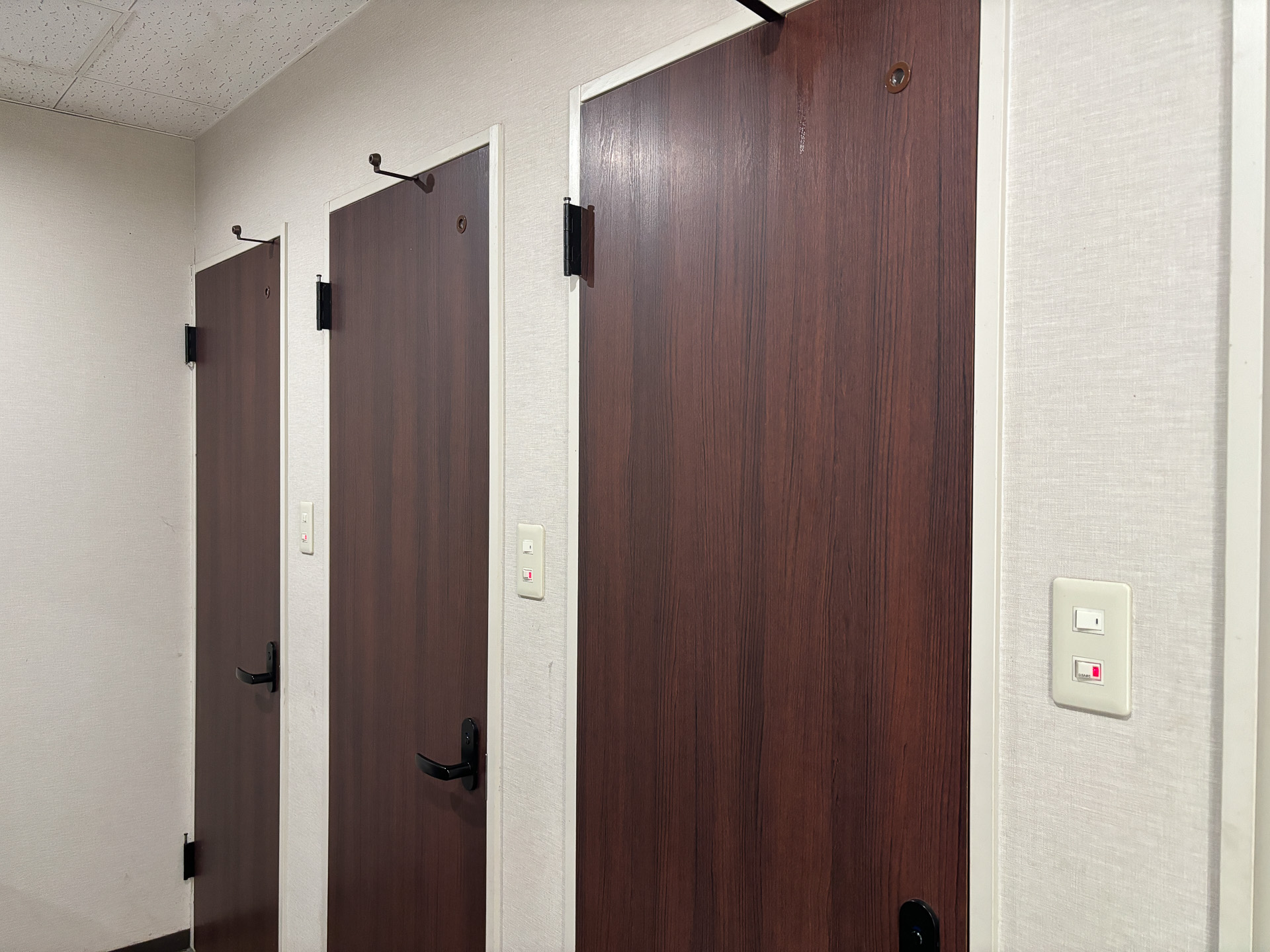 女子トイレは洗面スペースもあり広々
