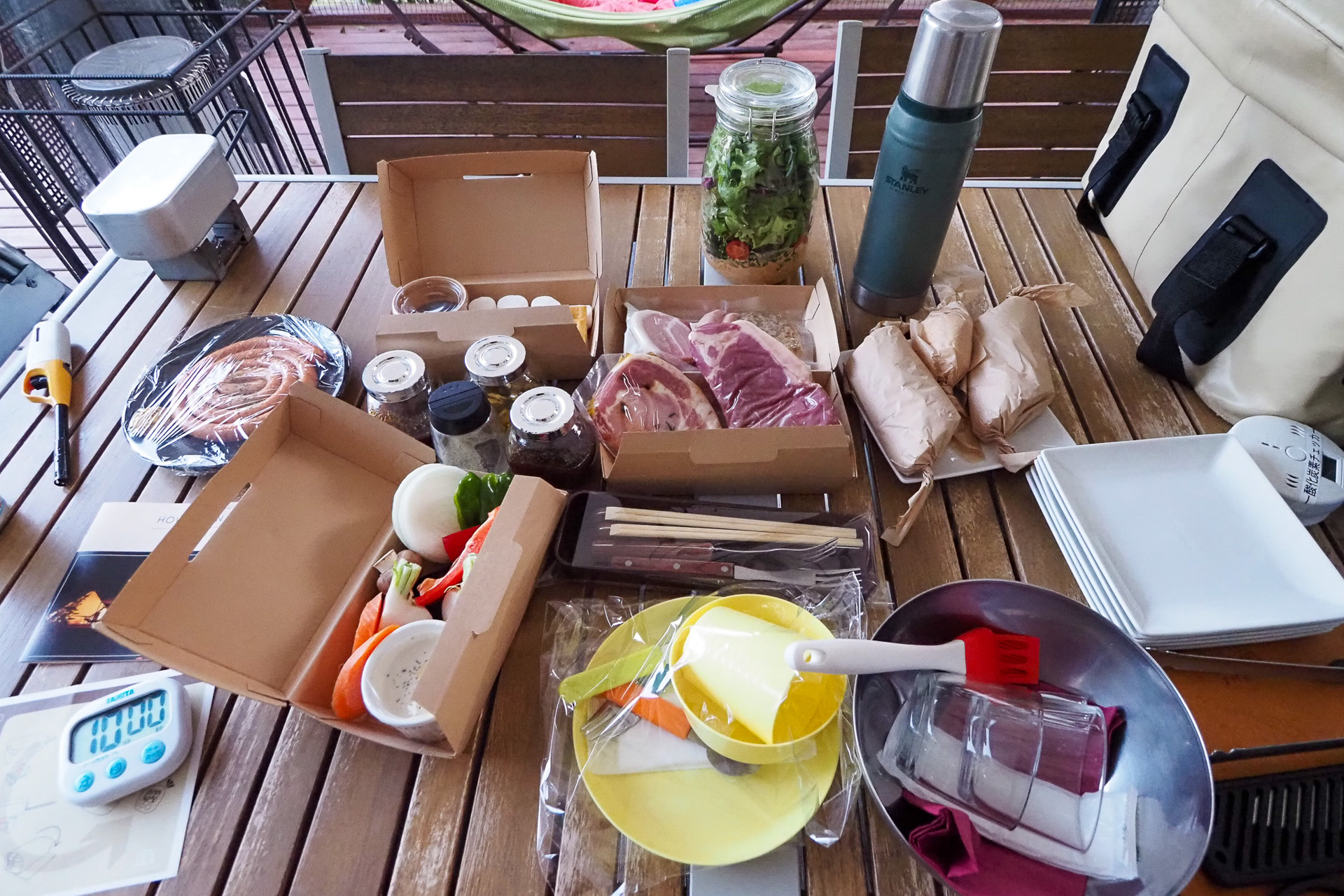 今回は通常プランに千葉県産いも豚ぐるぐるソーセージに飯ごう炊さん（ご飯）を追加した